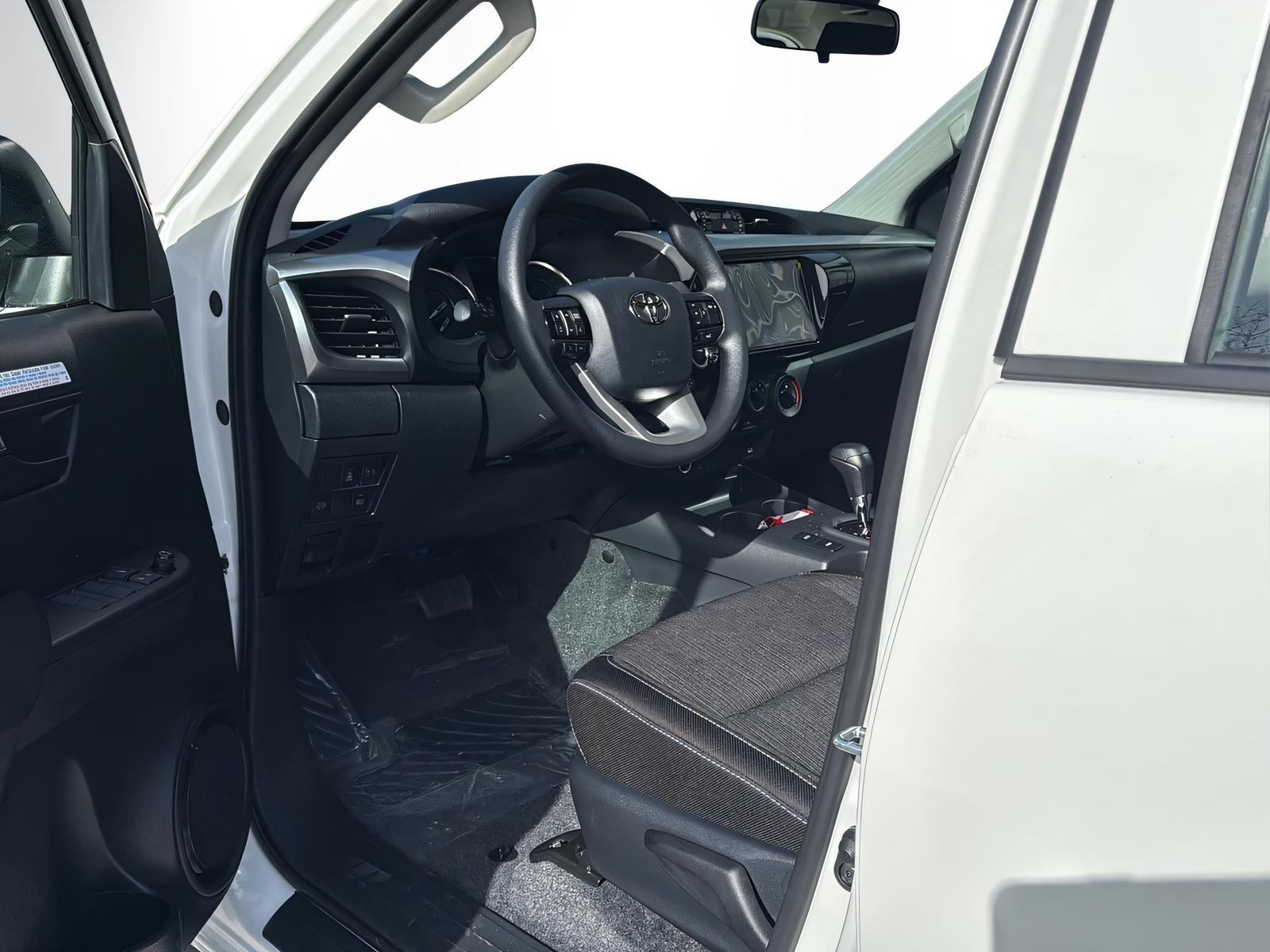 TOYOTA Hilux Double Cab.-Pick-up 2.4 D-4D 150 Comfort-image-6