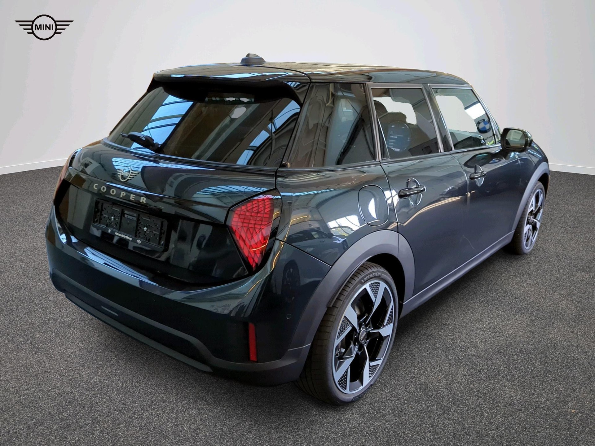 MINI Cooper 5 door C-image-4