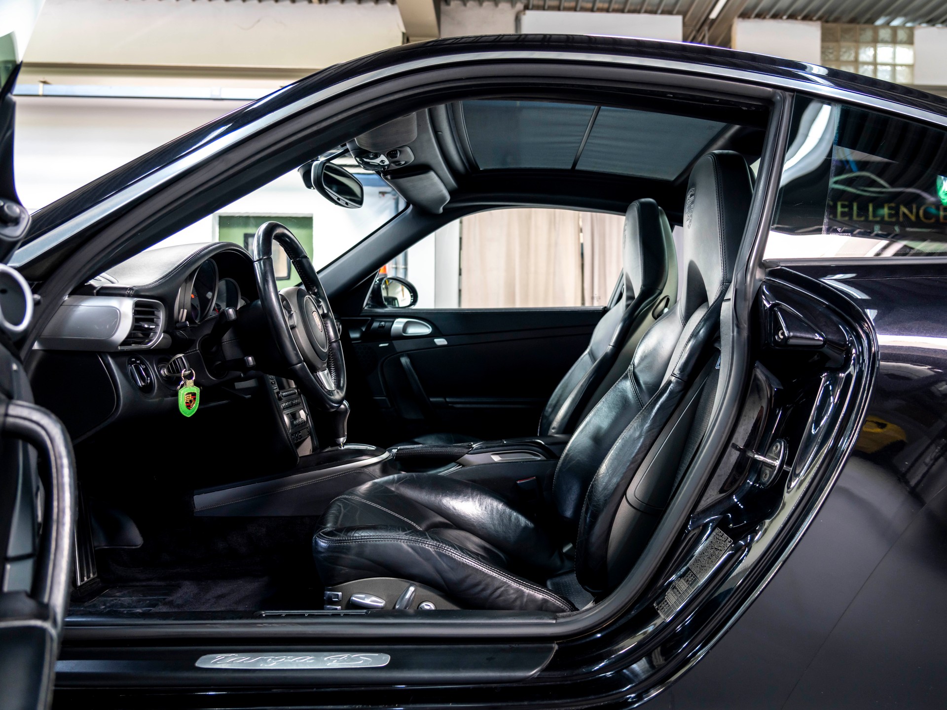 PORSCHE 911 Targa 4S-image-17