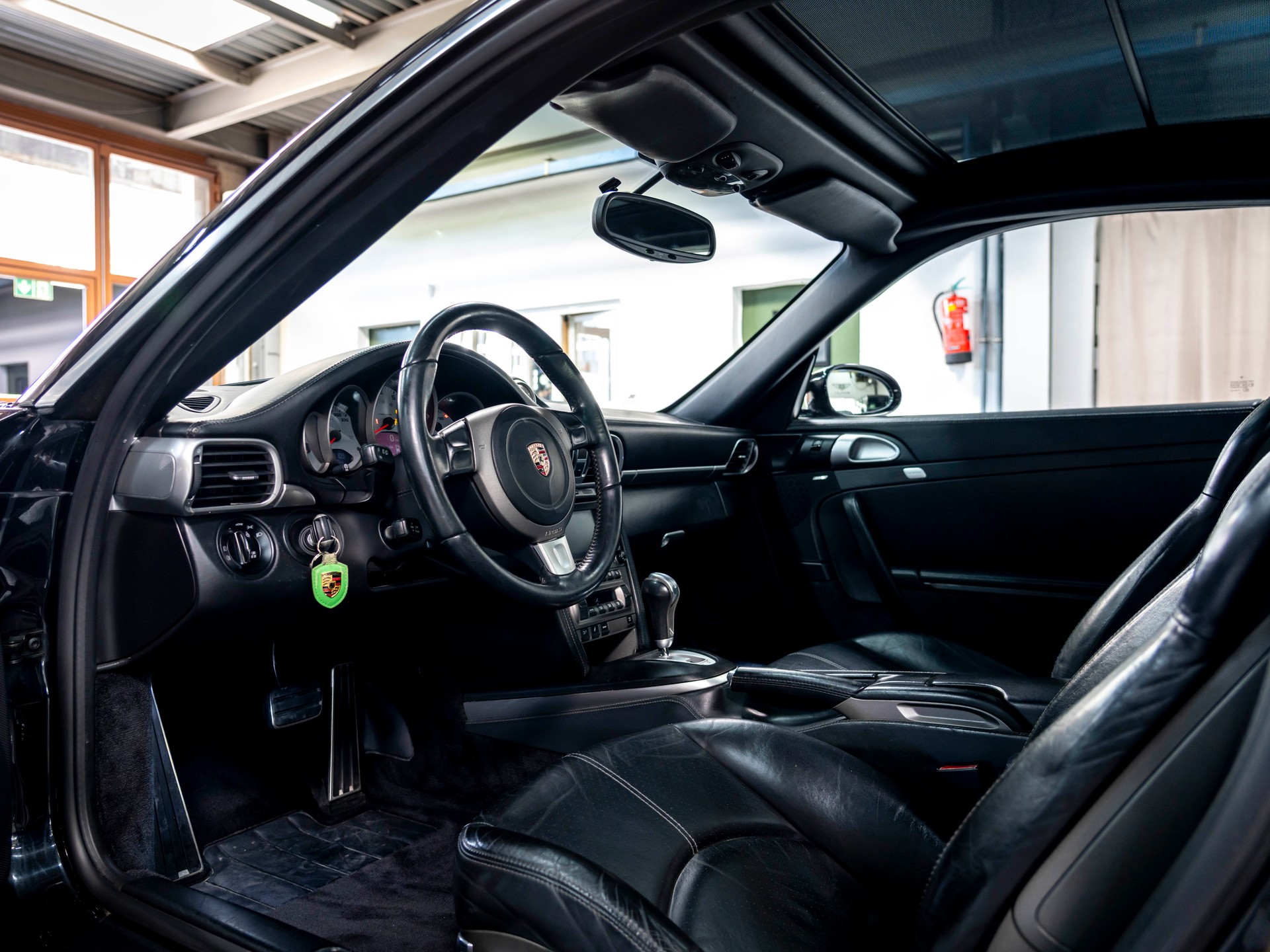PORSCHE 911 Targa 4S-image-13