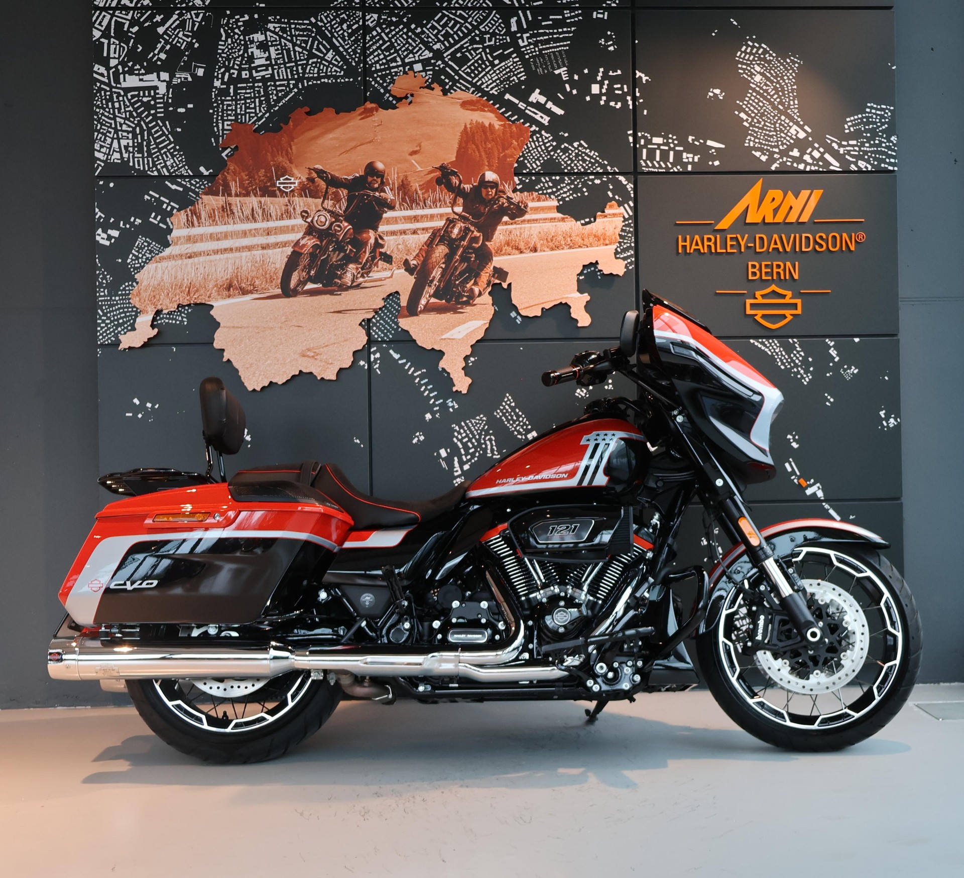 HARLEY-DAVIDSON FLHXSE Street Glide CVO 121
