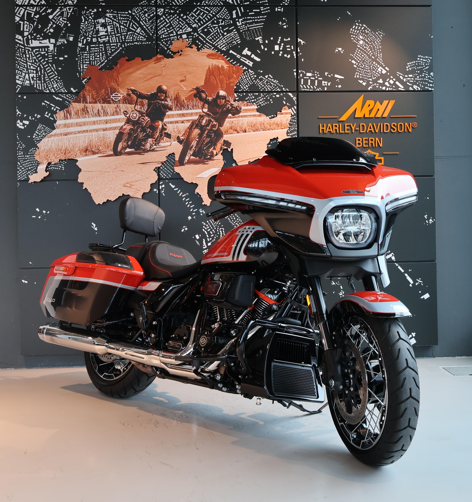 HARLEY-DAVIDSON FLHXSE Street Glide CVO 121-image-1
