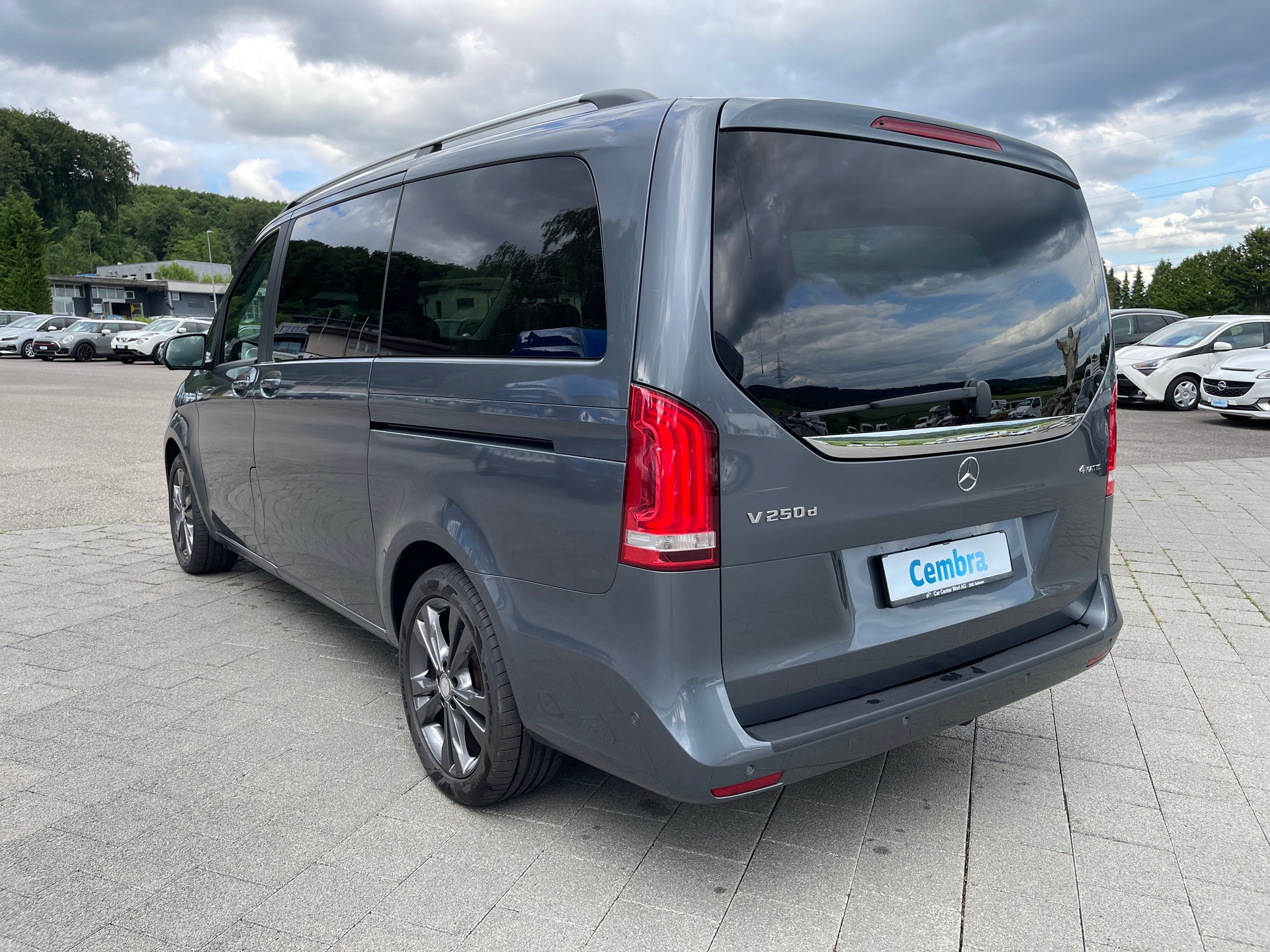MERCEDES-BENZ V 250 d lang 4Matic 7G-Tronic-image-2