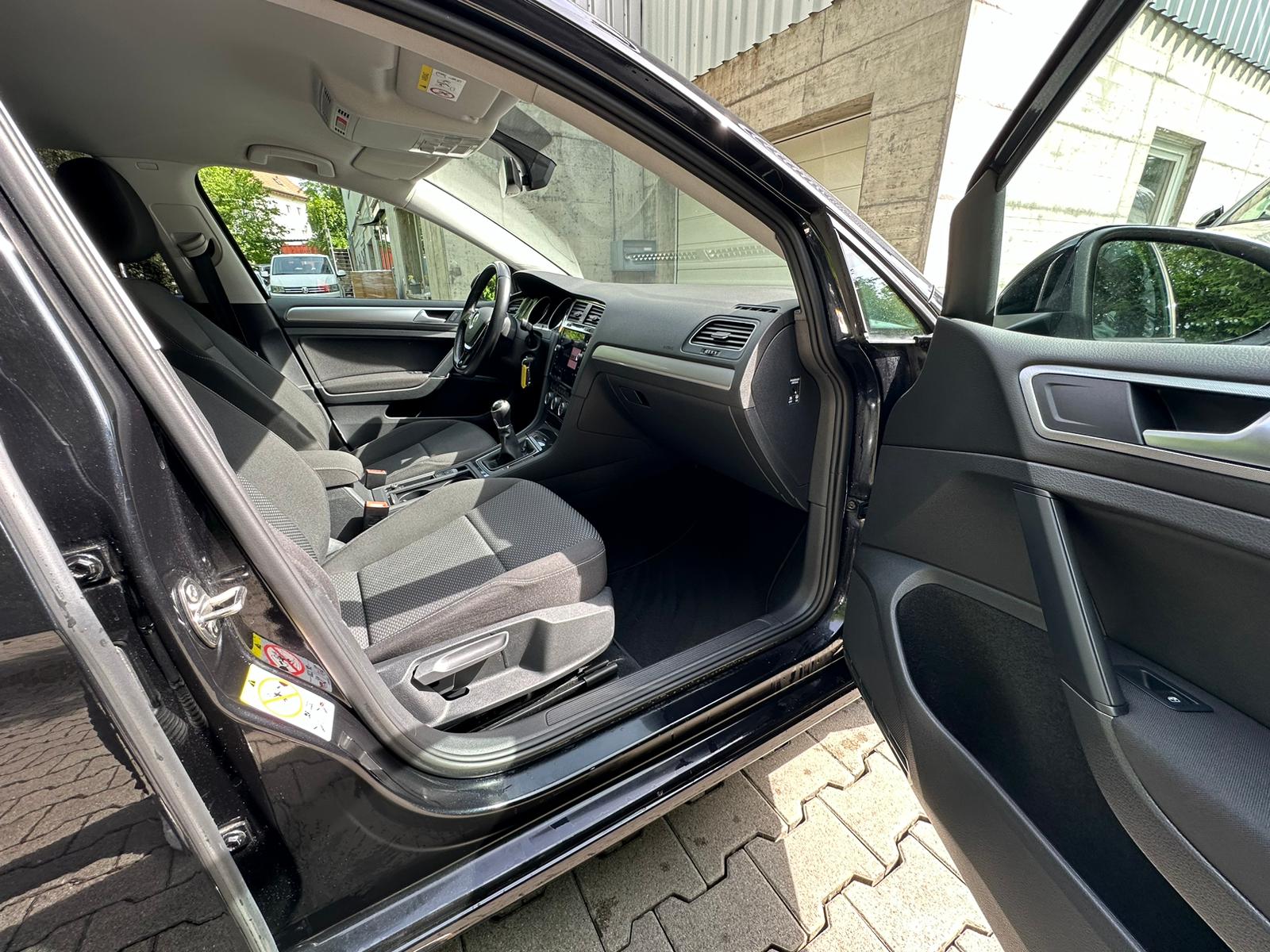 VW Golf 1.0 TSI Trendline-image-14