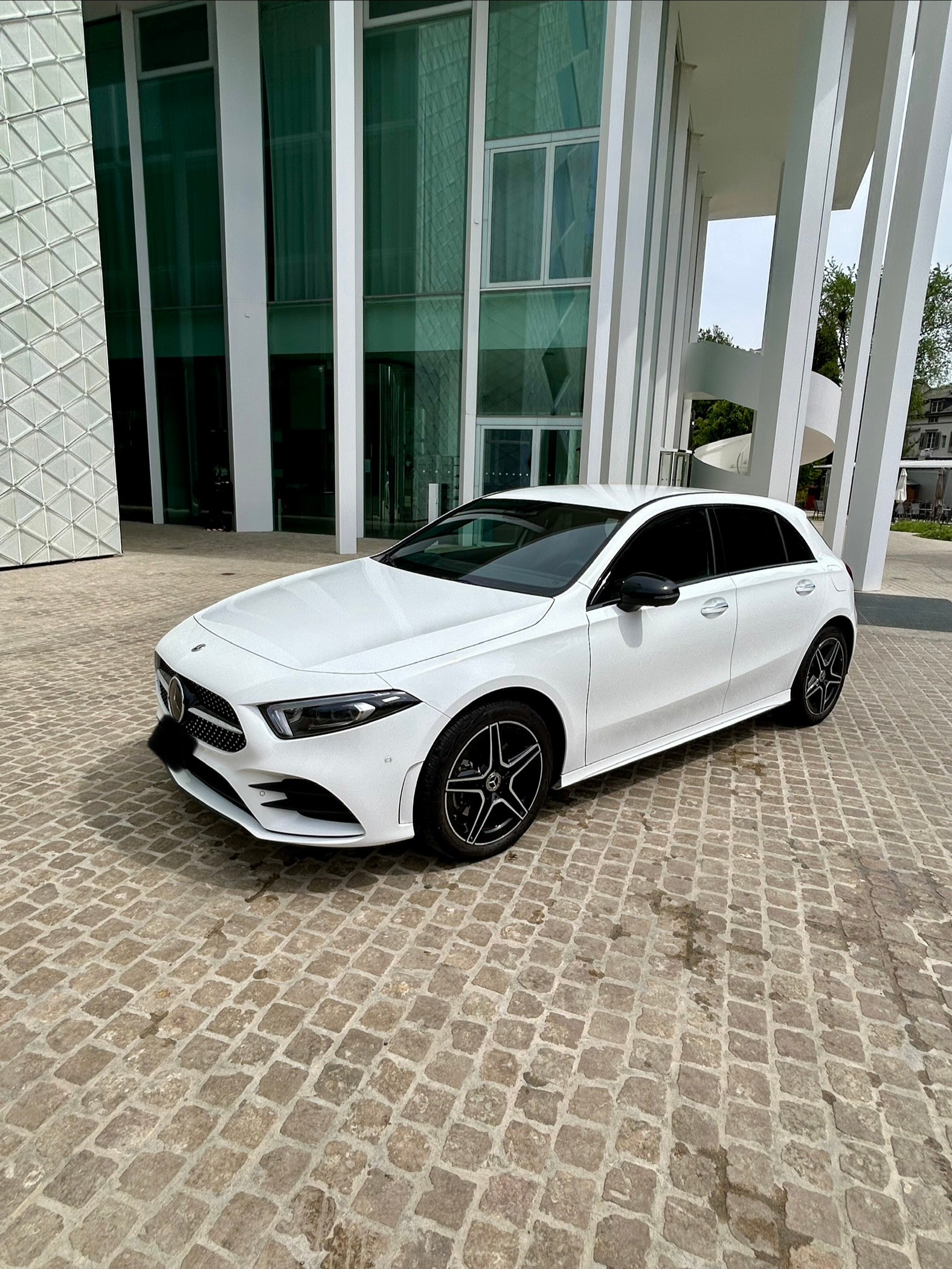 MERCEDES-BENZ A 250 e AMG Line-image-0