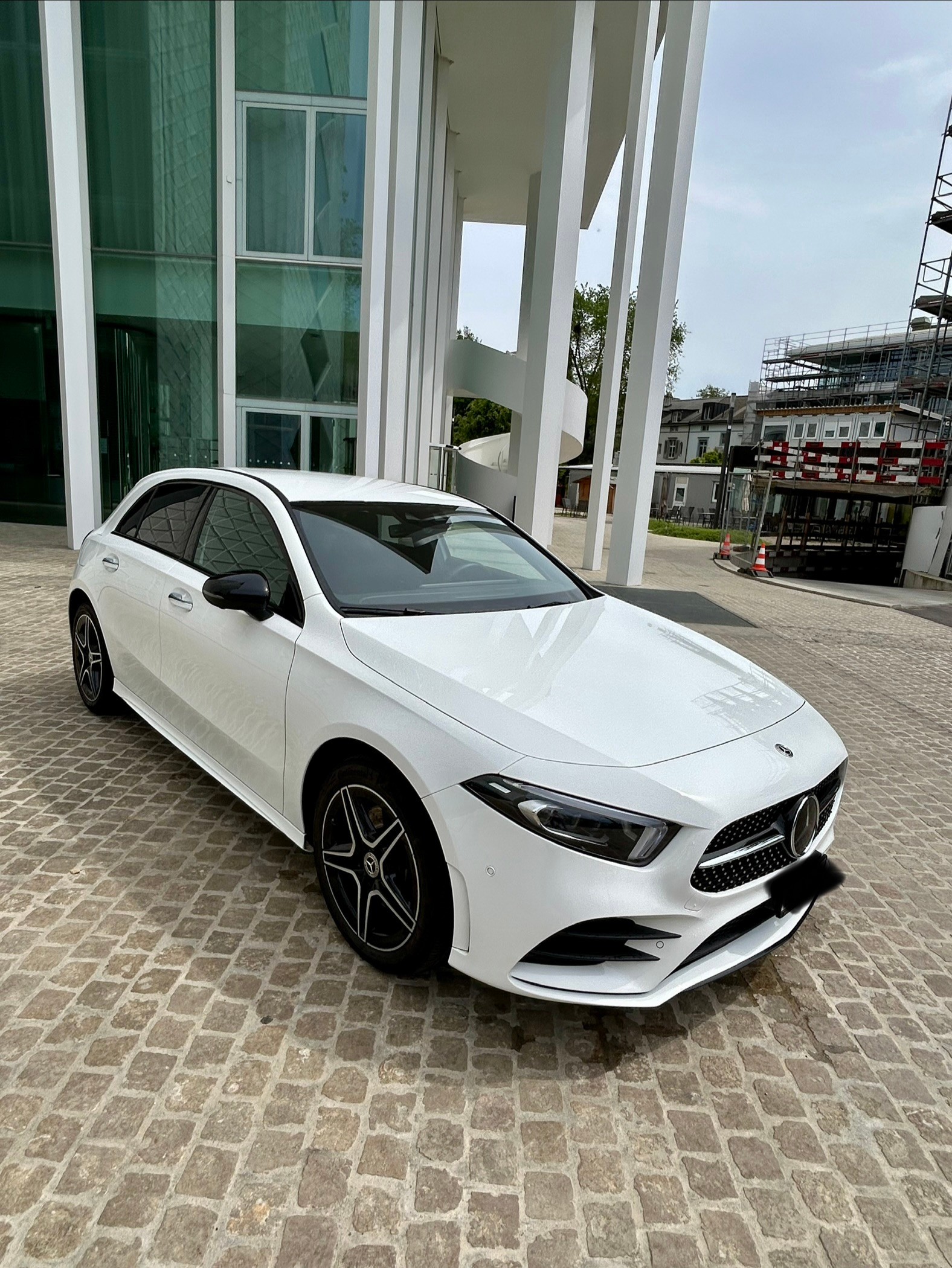 MERCEDES-BENZ A 250 e AMG Line-image-5