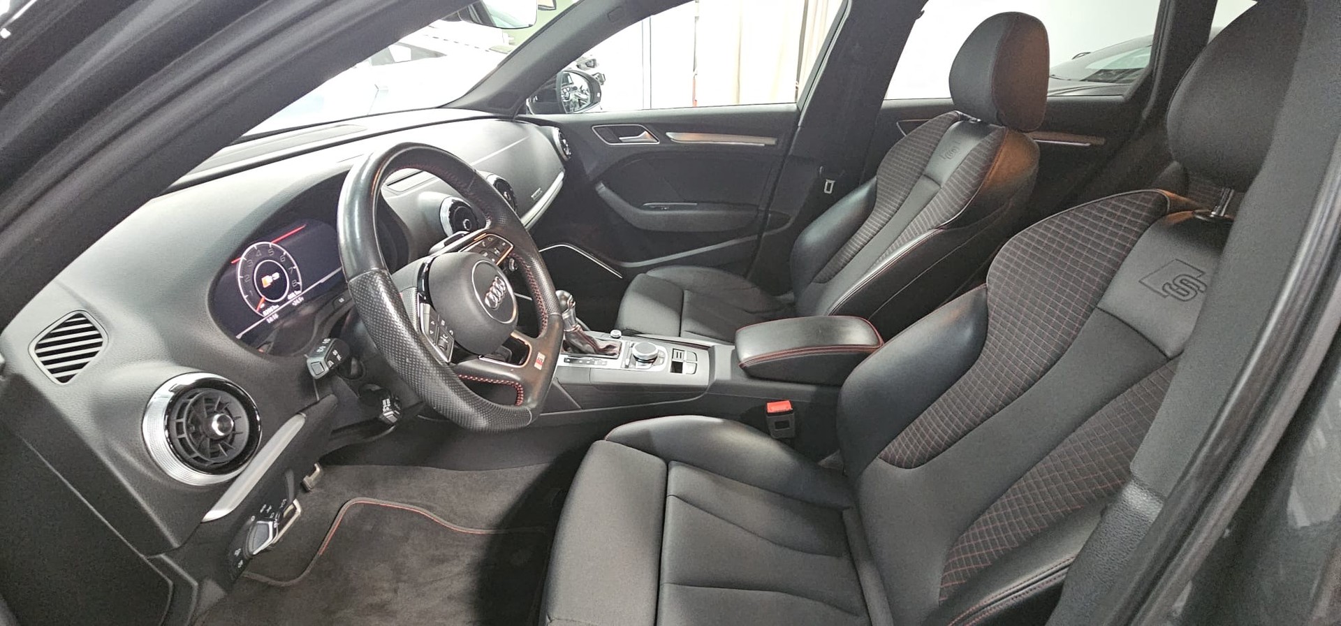 AUDI S3 Sportback 2.0 TFSI quattro S-tronic-image-8