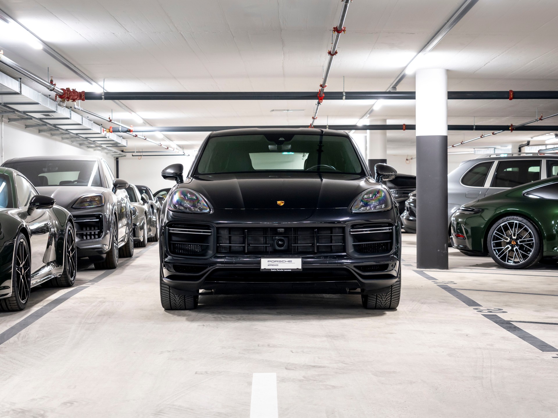 PORSCHE Cayenne Turbo GT-showroom-element-3