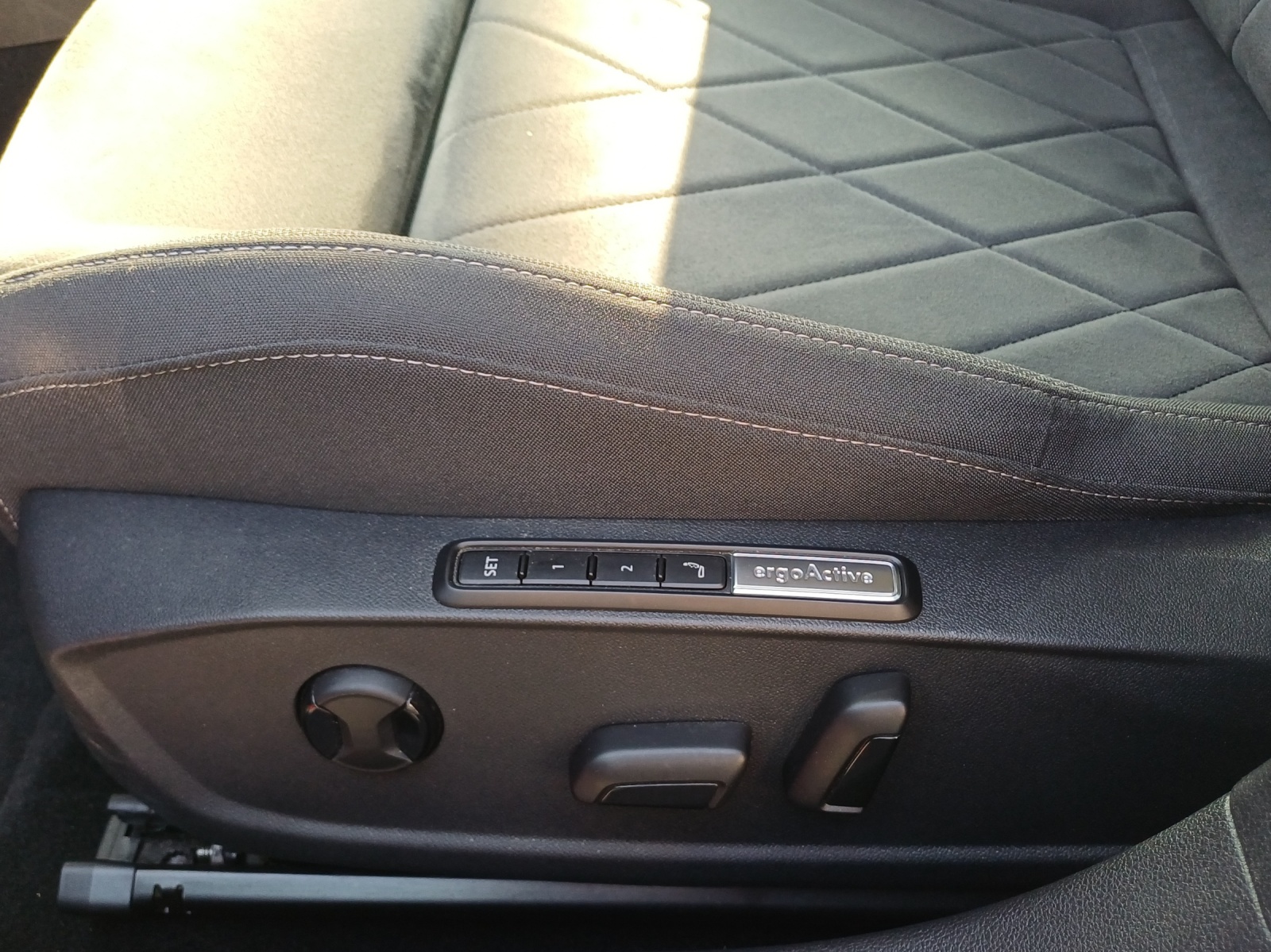 VW Golf 2.0 TSI Style DSG 4 Motion-image-14