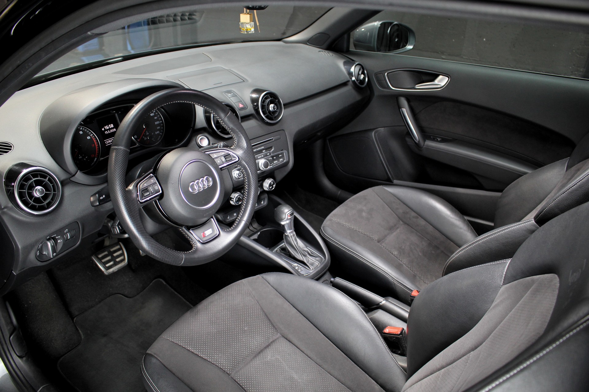 AUDI A1 1.4 TFSI Sport S-tronic-image-1