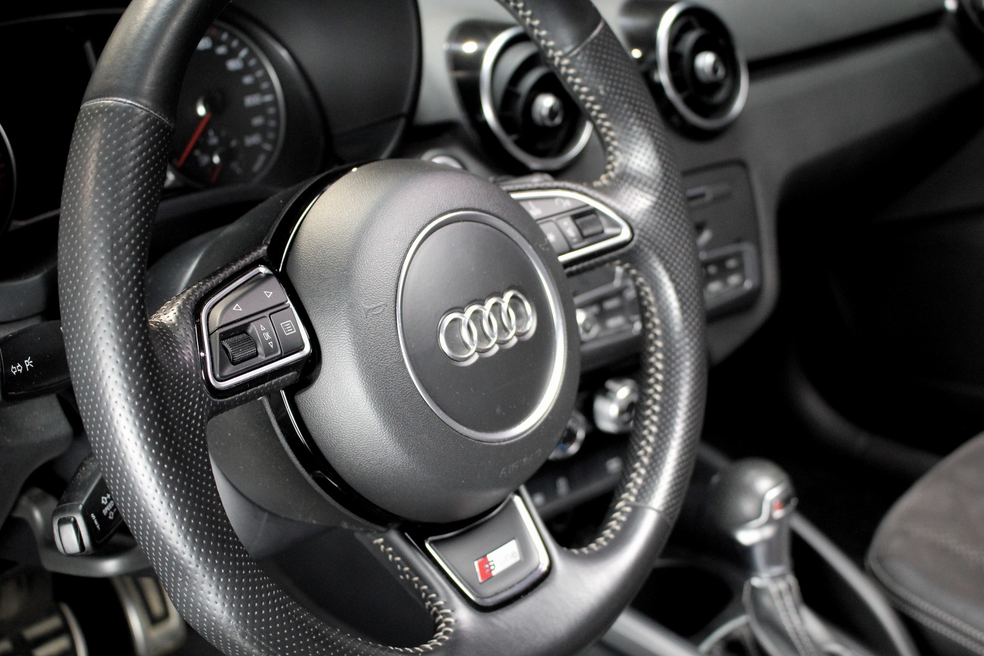 AUDI A1 1.4 TFSI Sport S-tronic-image-9