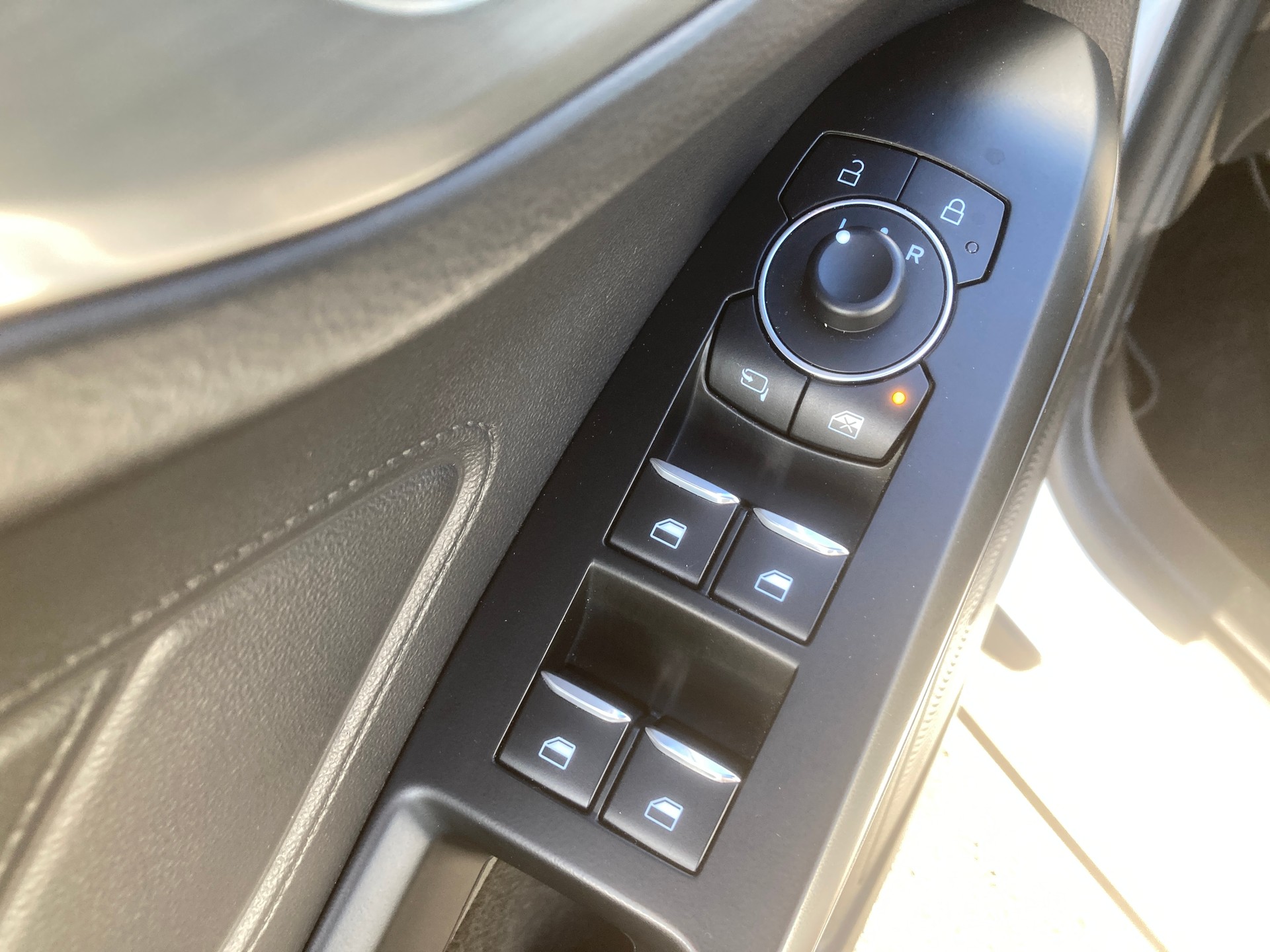 FORD Focus 1.0 MHEV Titanium X Automat-image-9