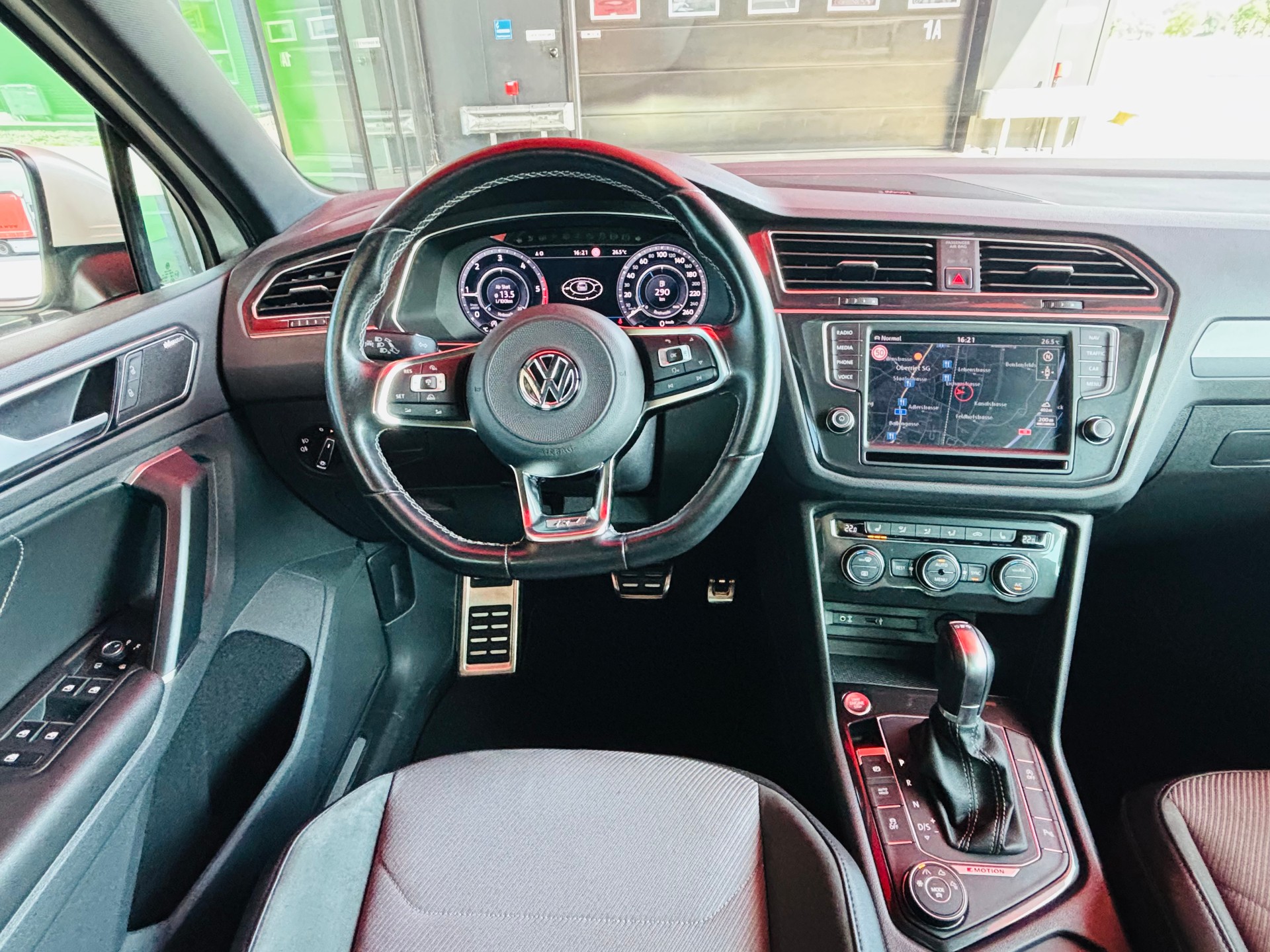 VW Tiguan 2.0 TDI SCR Highline 4Motion DSG-image-12