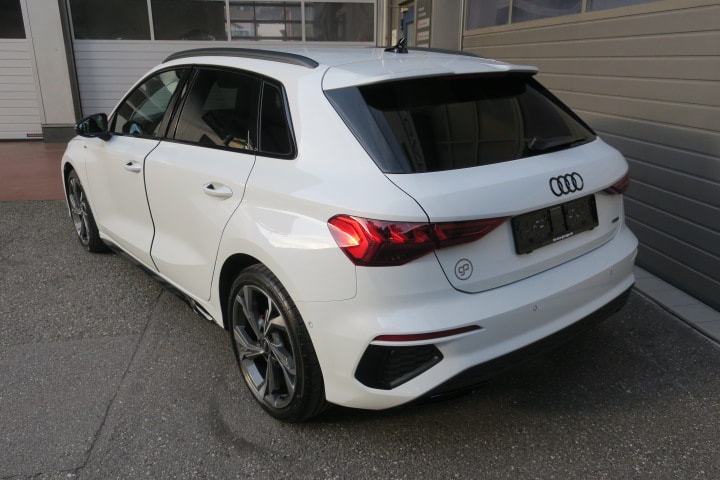 AUDI A3 Sportback 40 TFSI S line quattro S-tronic-image-4