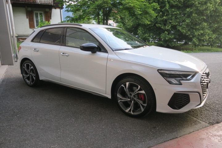 AUDI A3 Sportback 40 TFSI S line quattro S-tronic-image-2