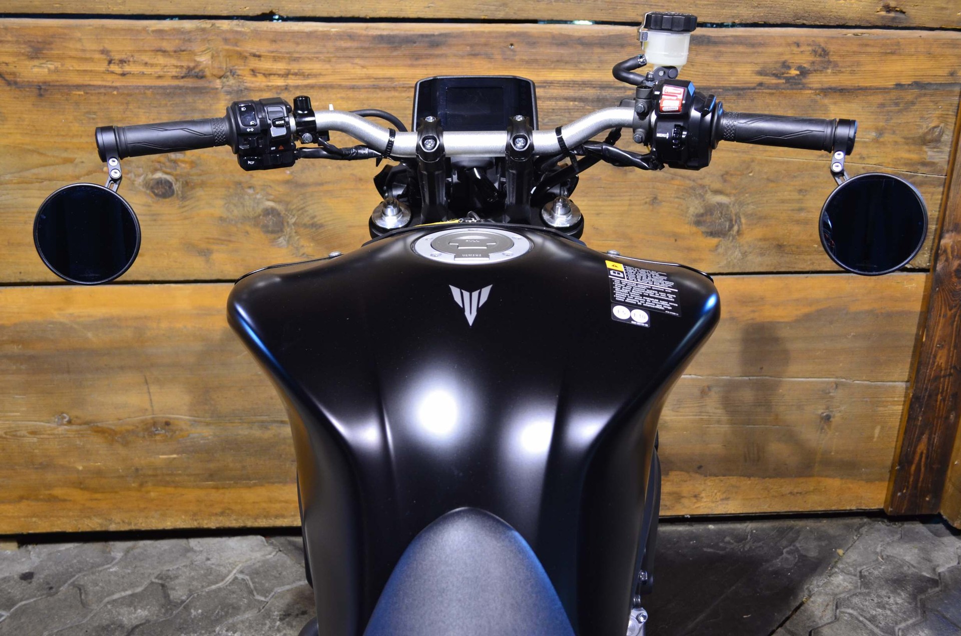 YAMAHA MT-09 ABS-showroom-element-2