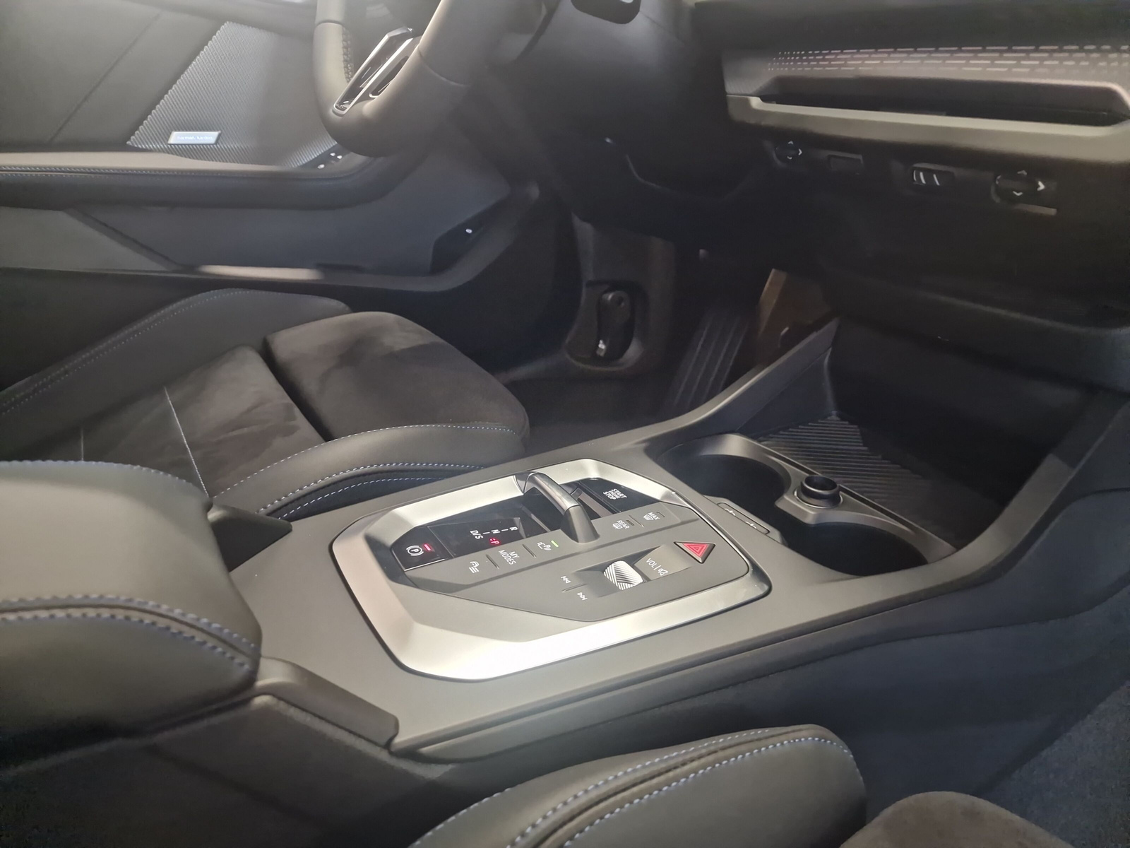 BMW 123 xDrive M Sport Pro Steptronic-image-14