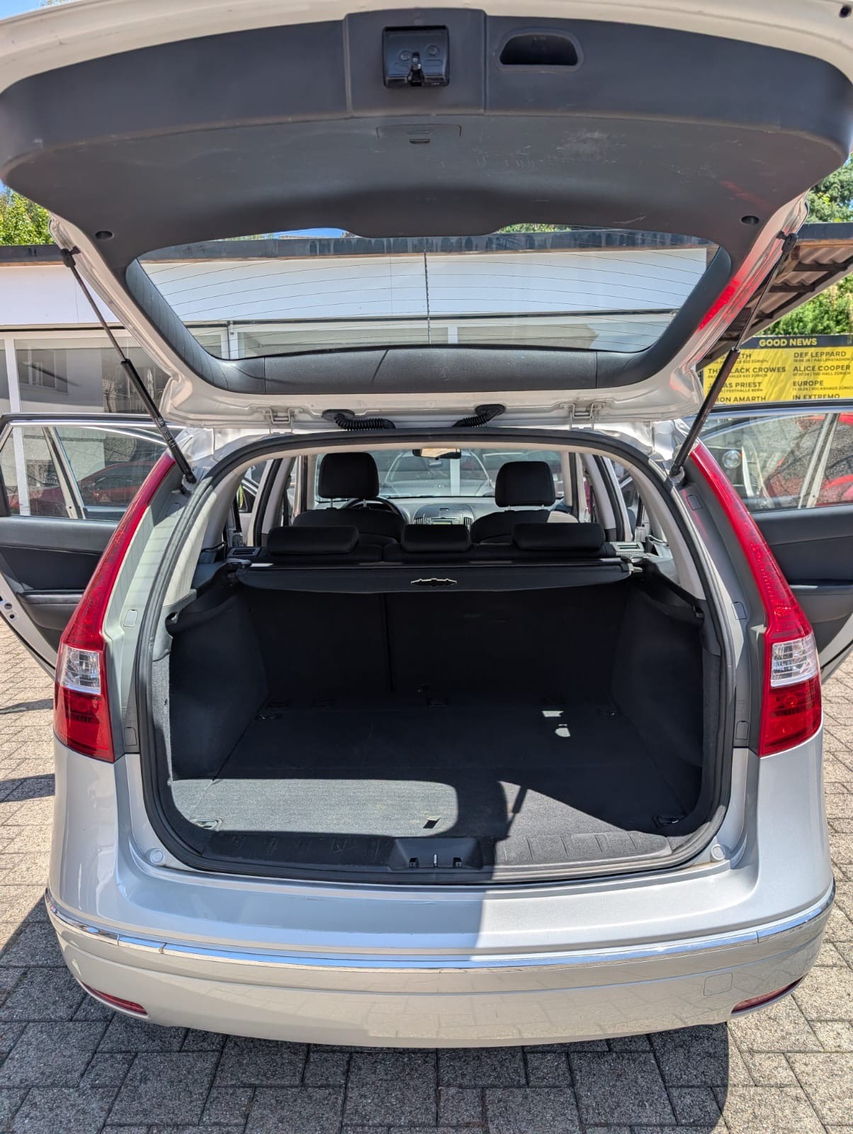 HYUNDAI i30 Wagon 1.6 Style Automatic-image-4