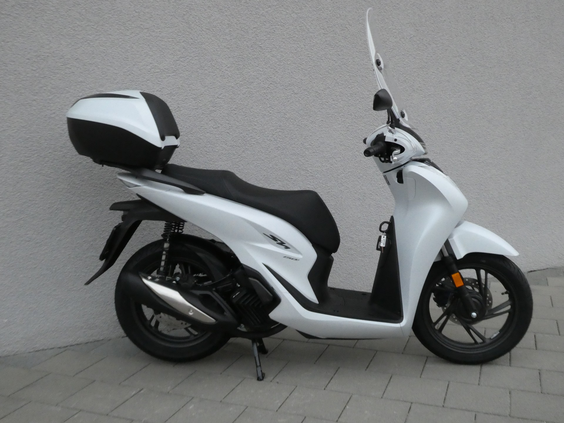 HONDA SH 350-showroom-element-2