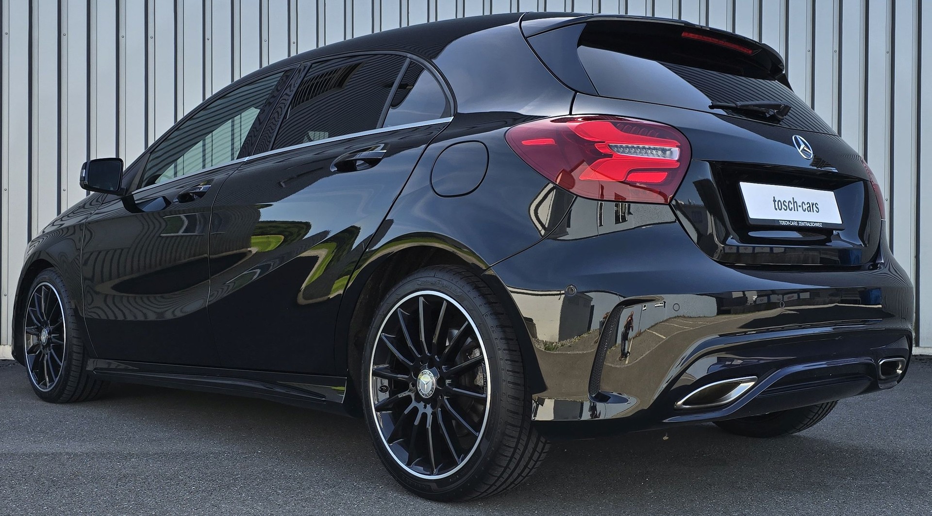 MERCEDES-BENZ A 250 AMG Line 7G-DCT-image-4