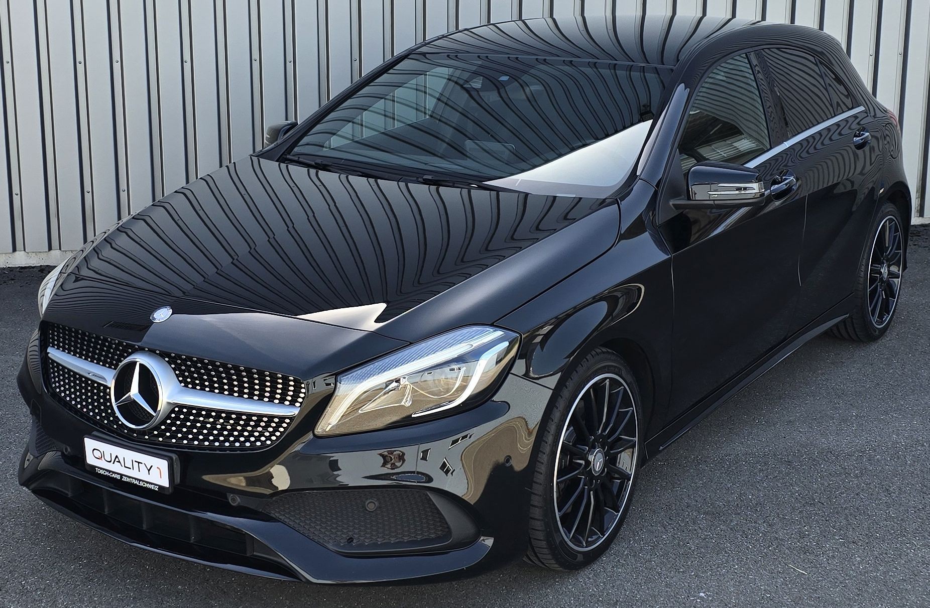 MERCEDES-BENZ A 250 AMG Line 7G-DCT-image-2