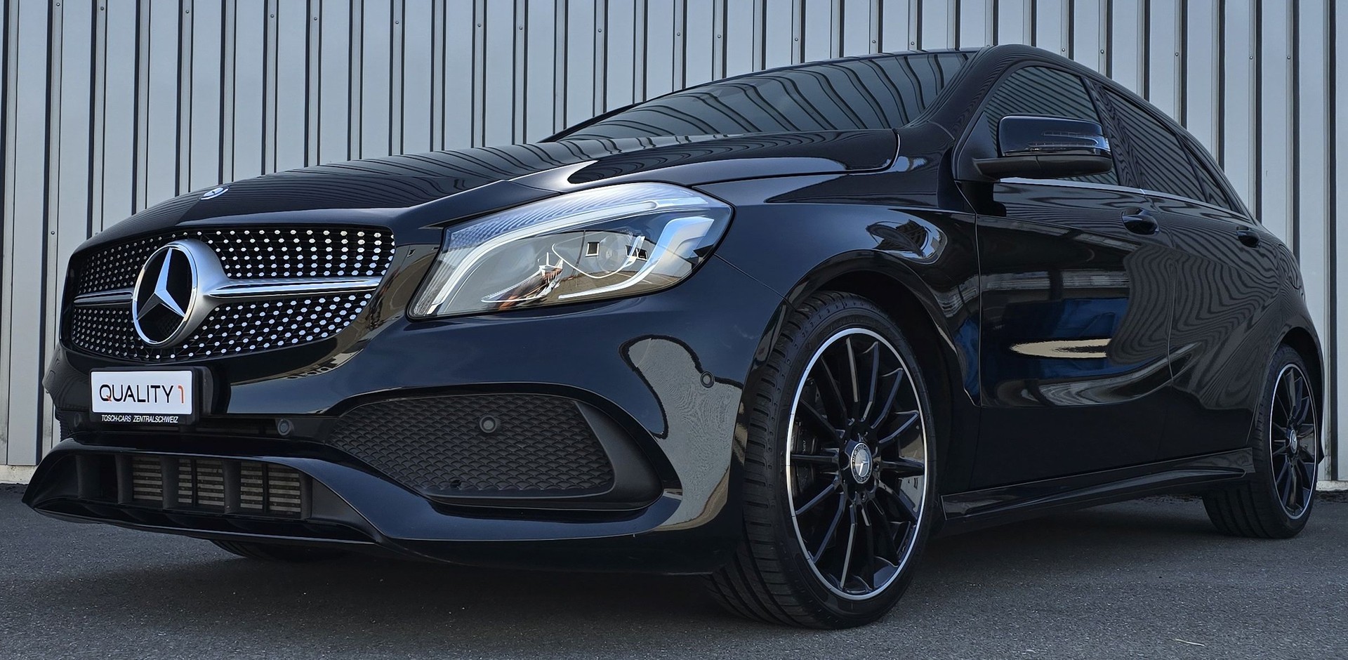MERCEDES-BENZ A 250 AMG Line 7G-DCT-image-3