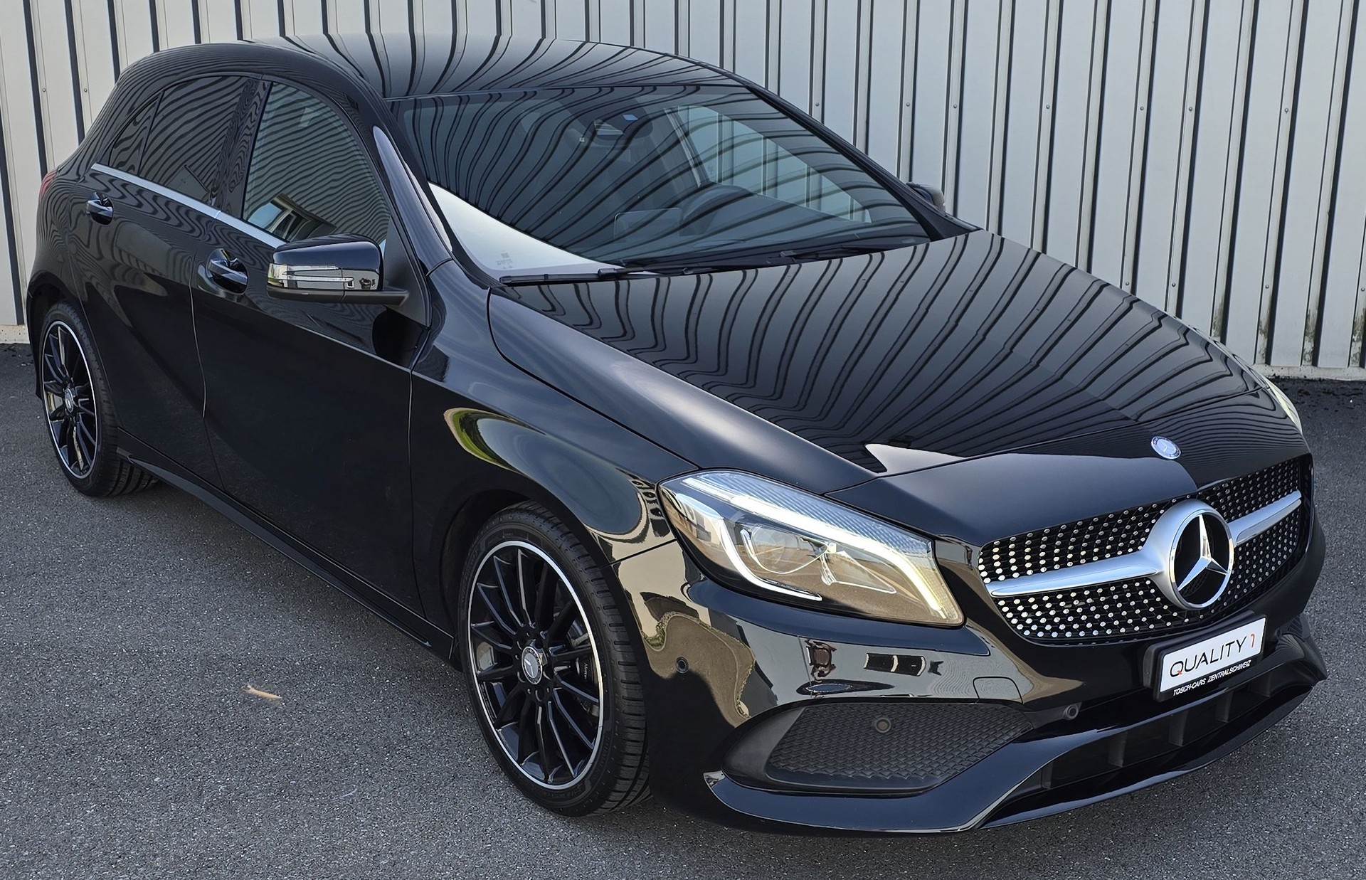 MERCEDES-BENZ A 250 AMG Line 7G-DCT-image-1