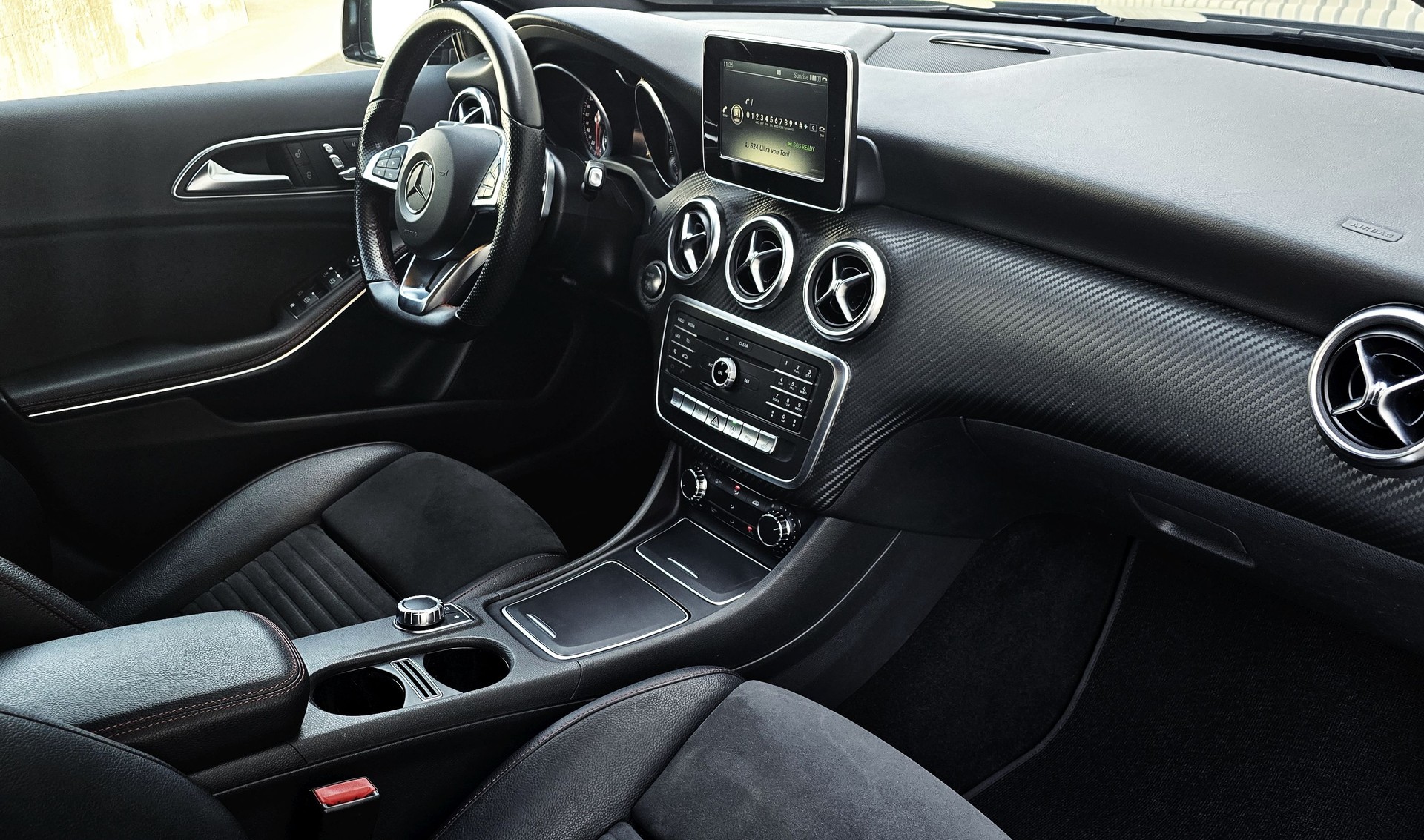 MERCEDES-BENZ A 250 AMG Line 7G-DCT-image-10