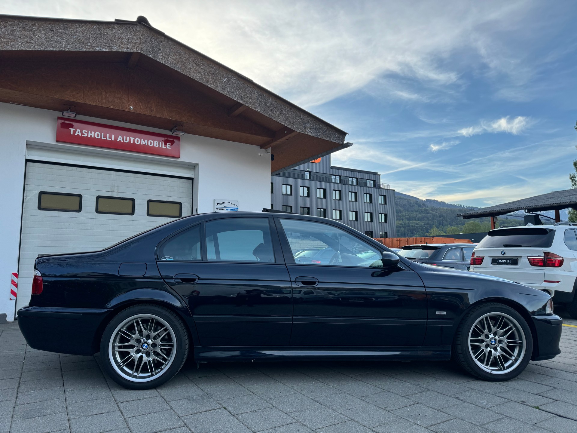 BMW M5-image-6