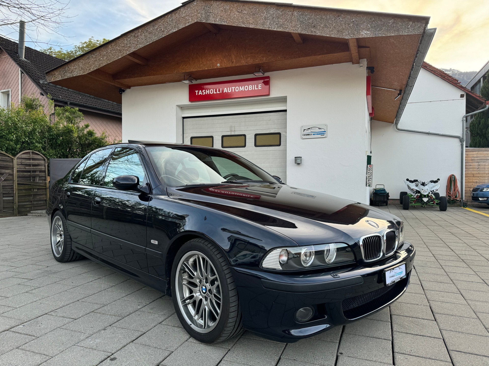 BMW M5-image-0