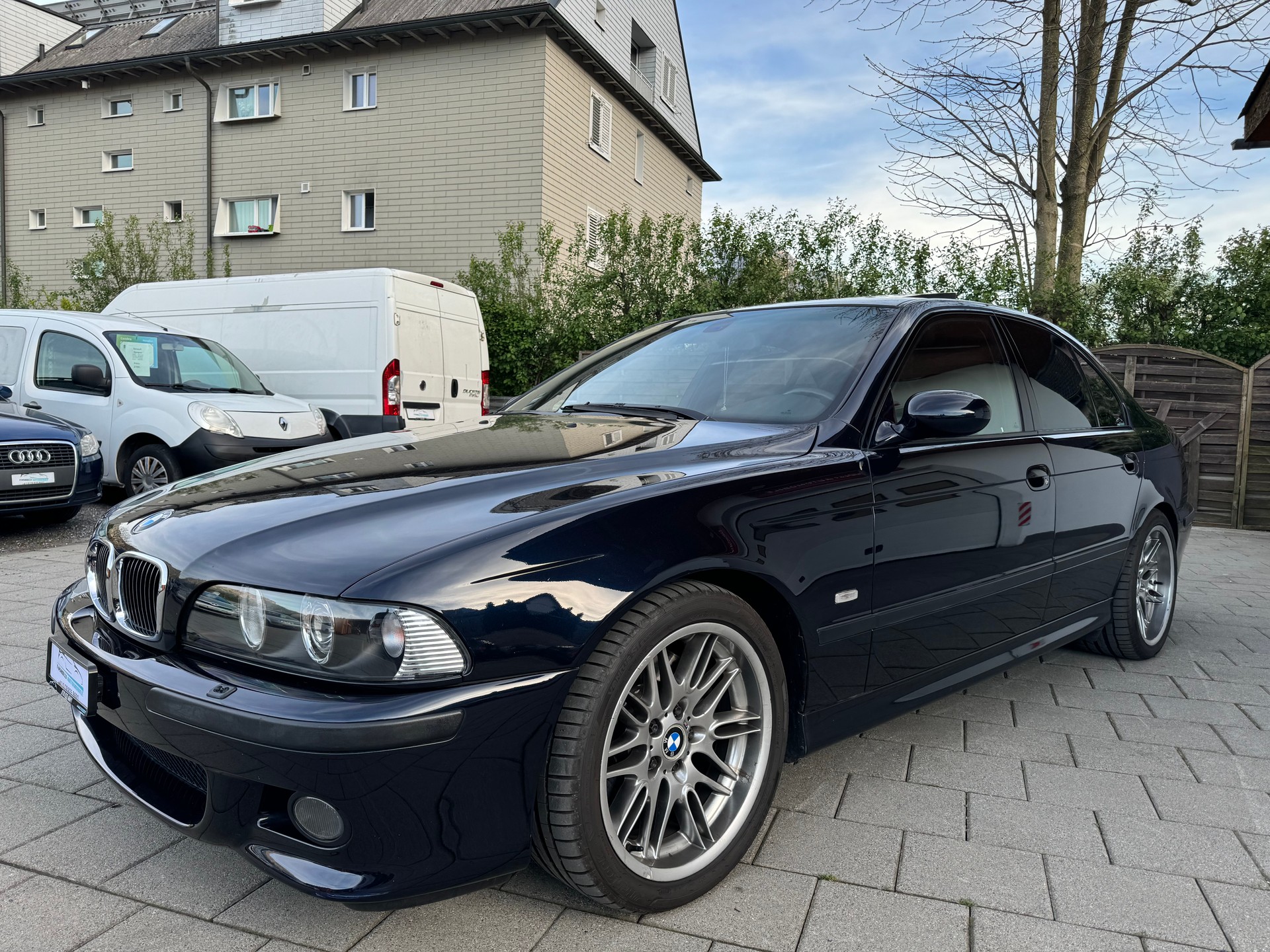 BMW M5-image-1