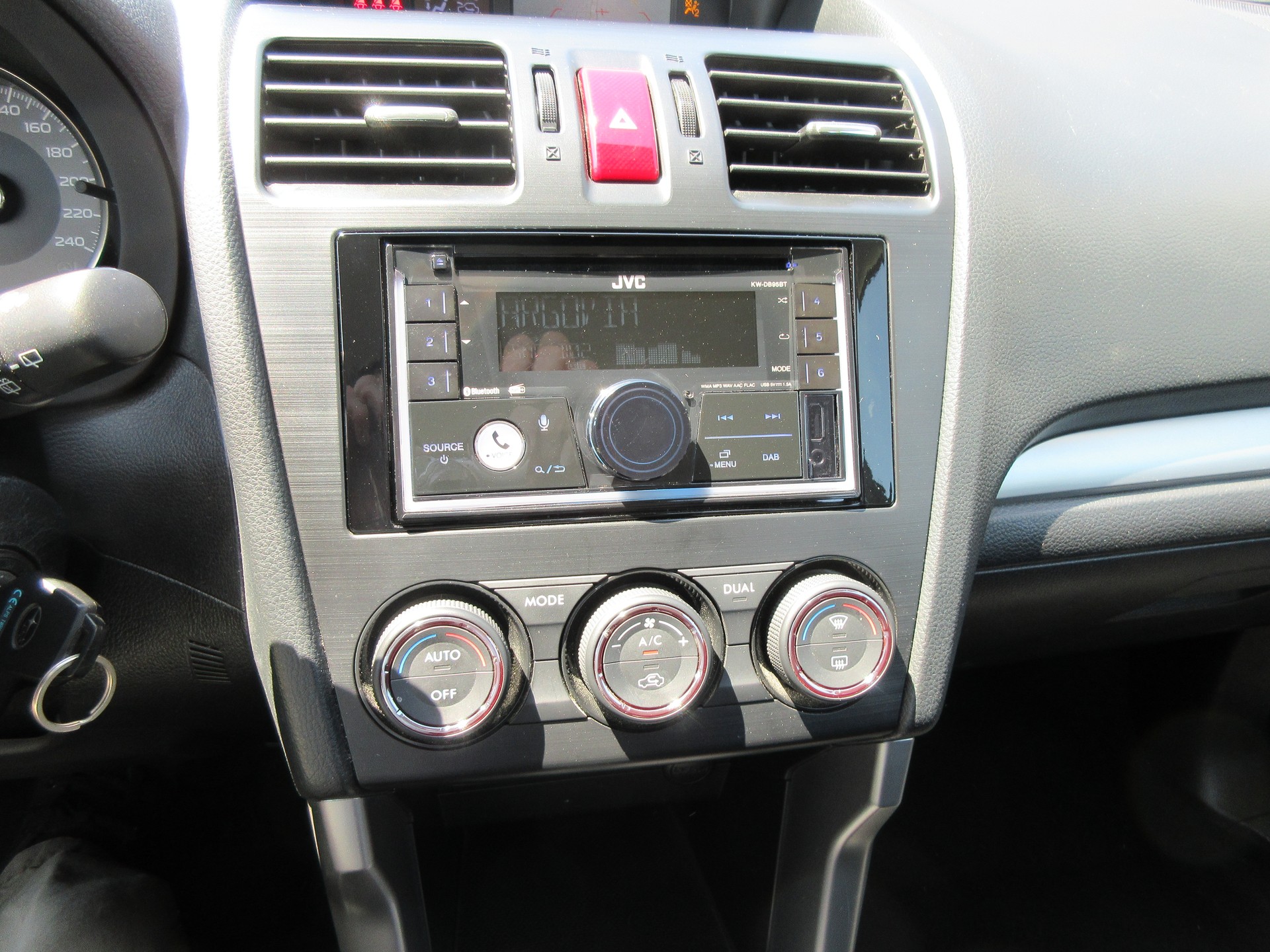 SUBARU Forester 2.0i Advantage Lineartronic-image-13