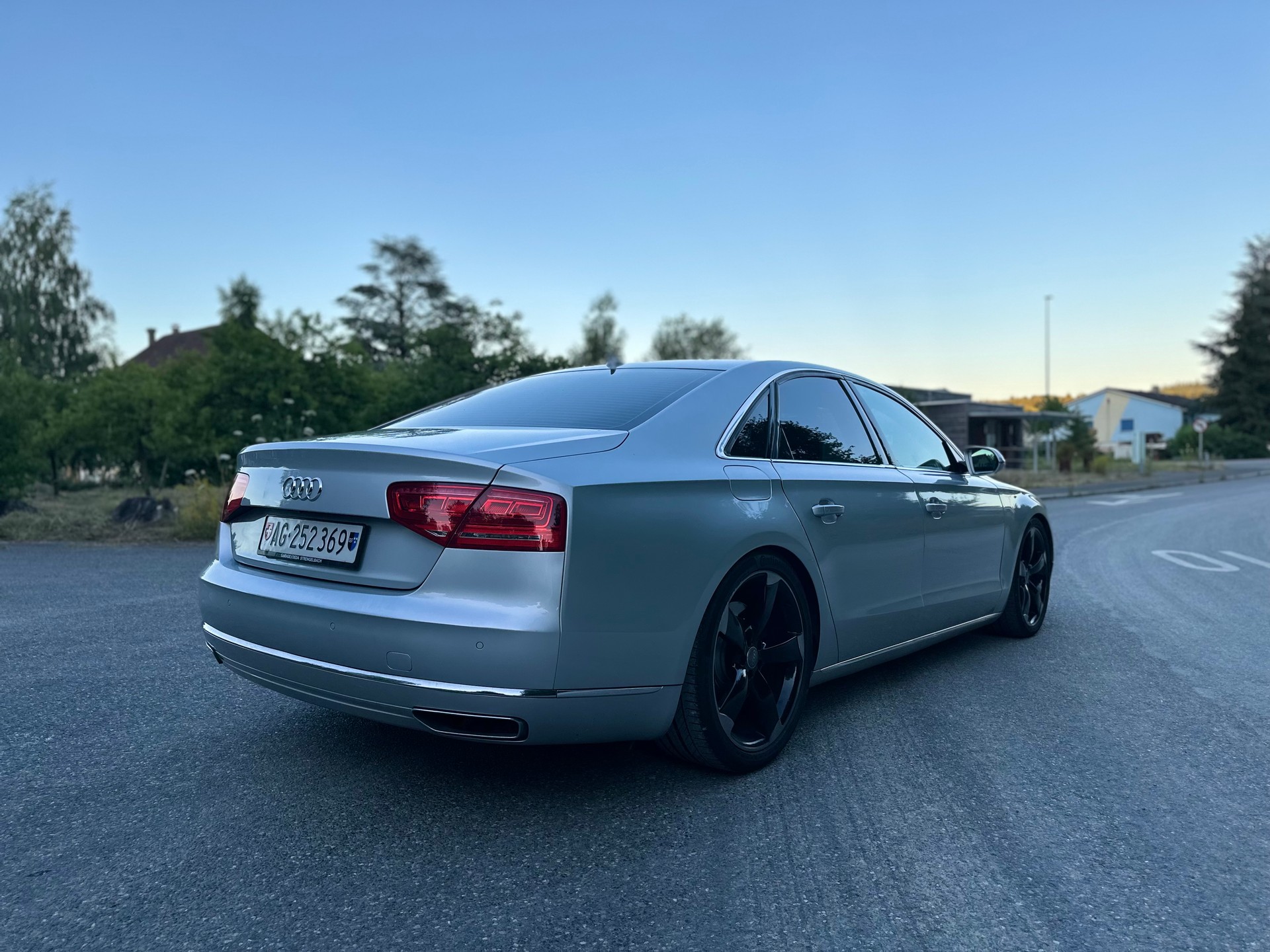 AUDI A8 4.2 TDI quattro tiptronic-image-2