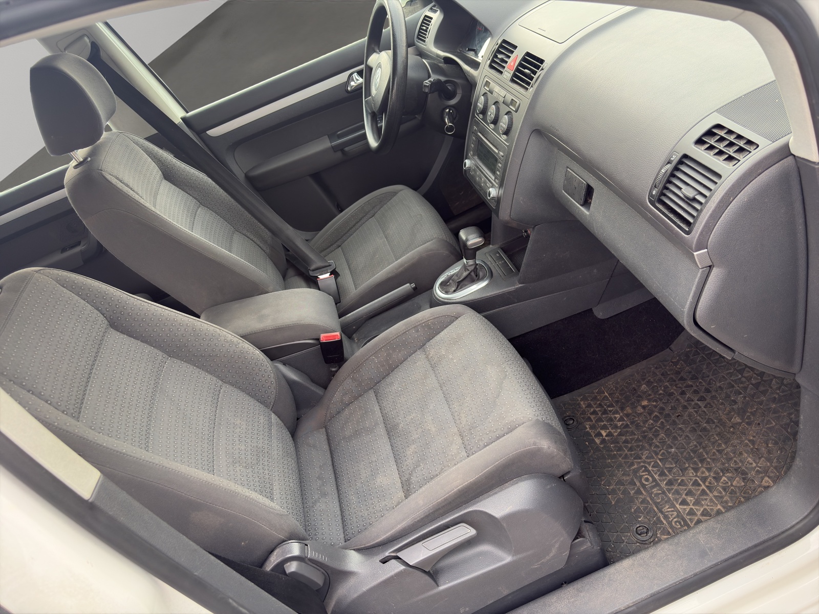 VW Touran 2.0 TDI Trendline-image-10