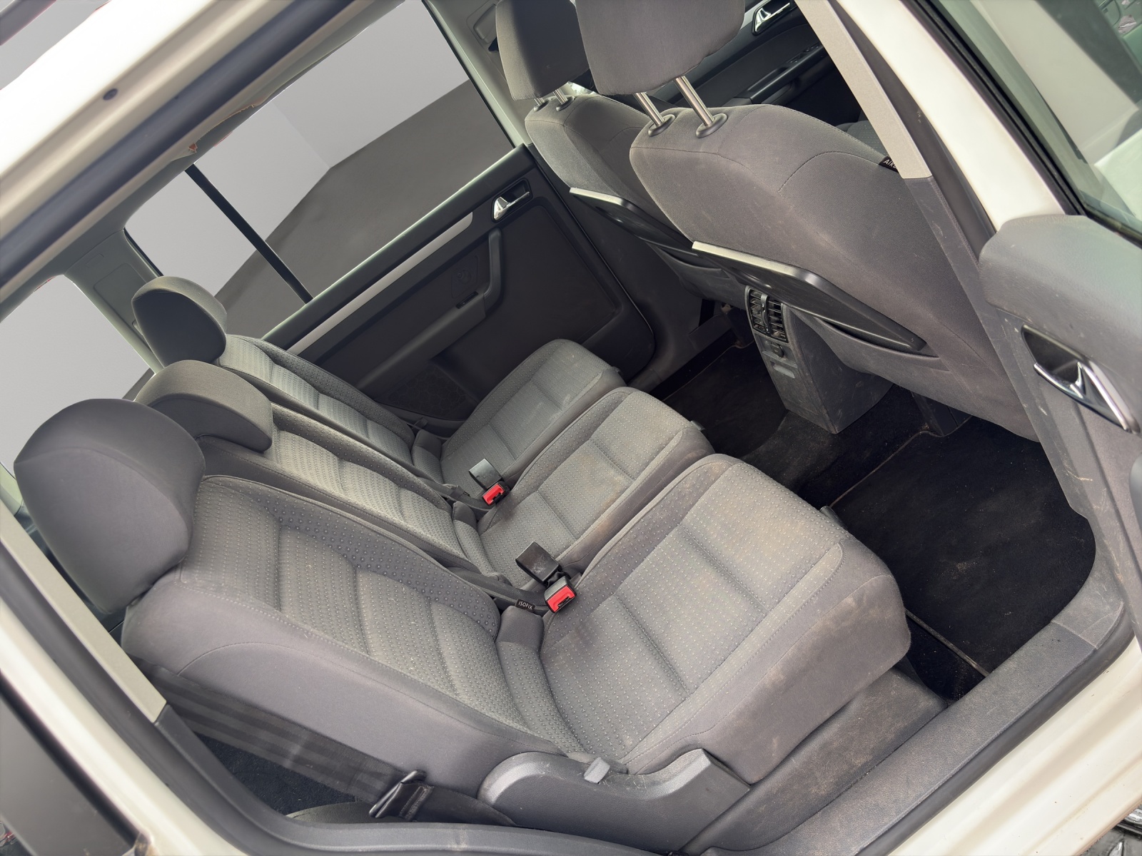 VW Touran 2.0 TDI Trendline-image-14