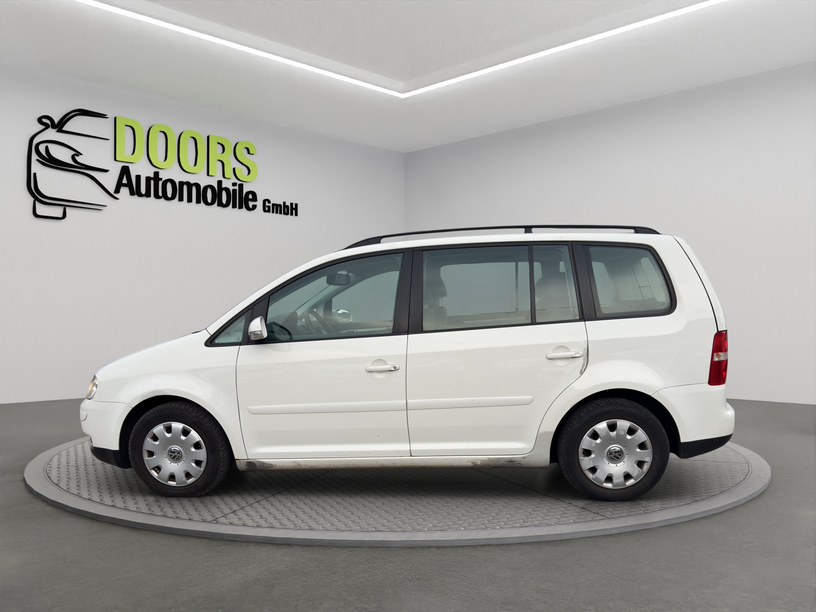 VW Touran 2.0 TDI Trendline-image-6