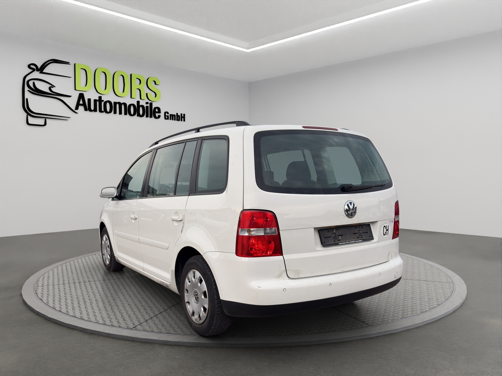 VW Touran 2.0 TDI Trendline-image-5