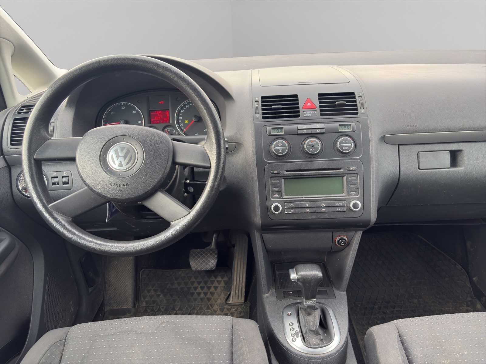 VW Touran 2.0 TDI Trendline-image-8