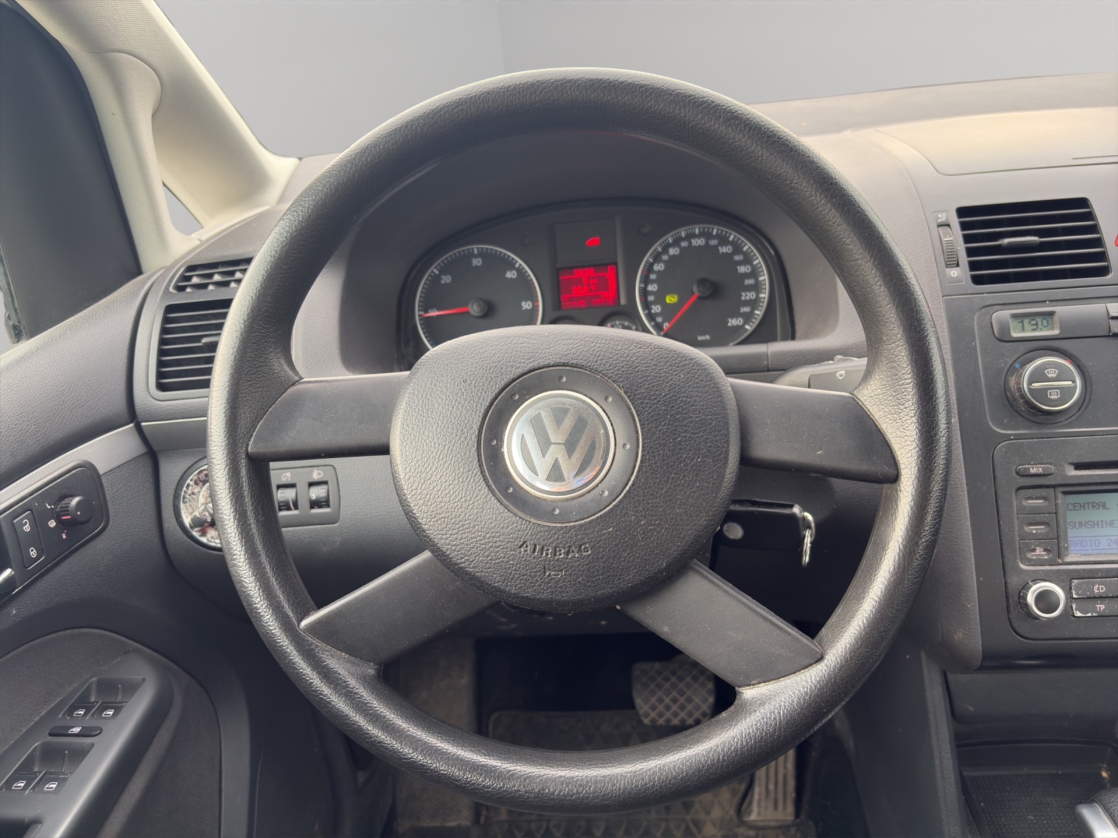 VW Touran 2.0 TDI Trendline-image-17
