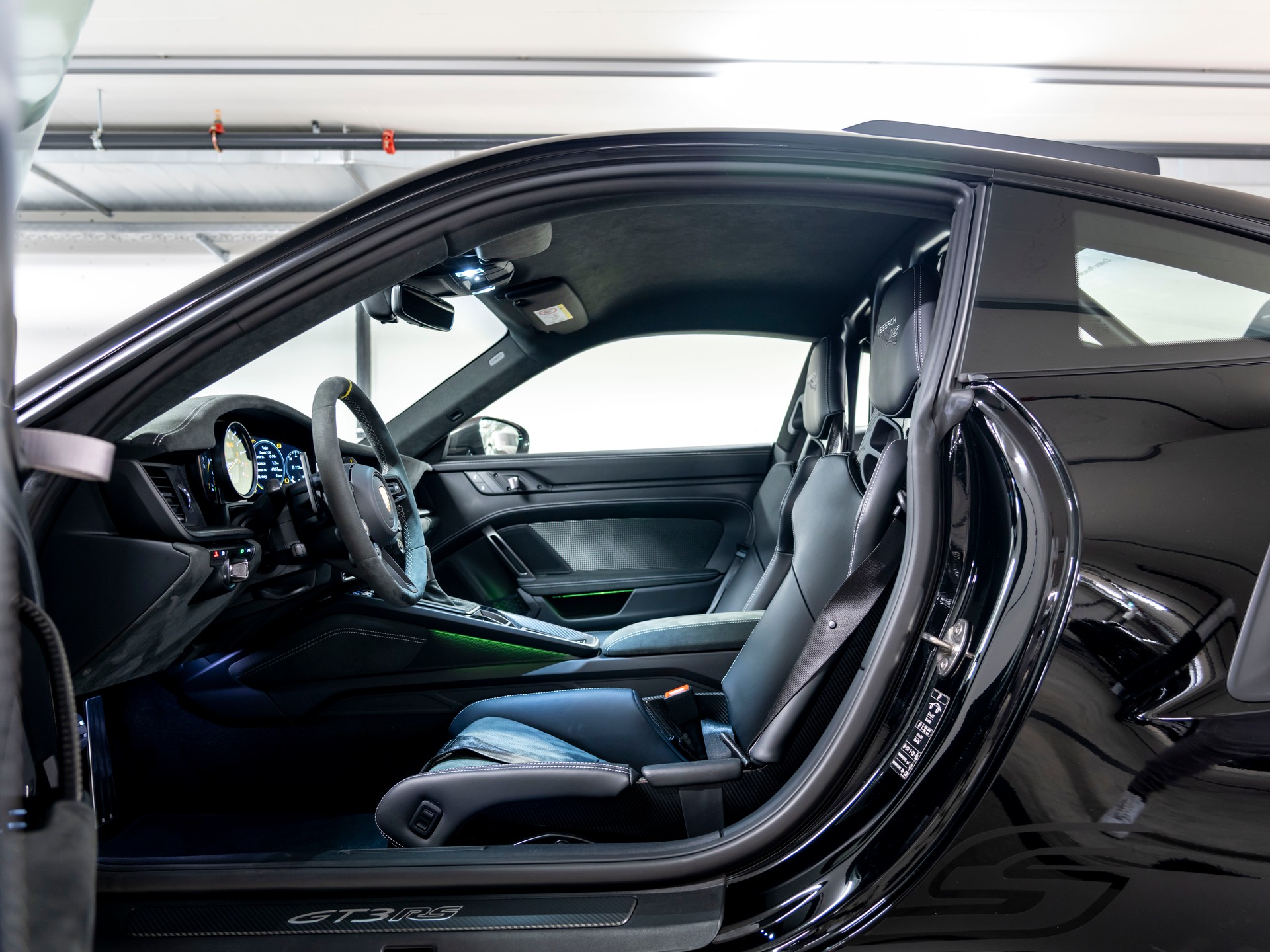 PORSCHE 911 GT3 RS-image-19