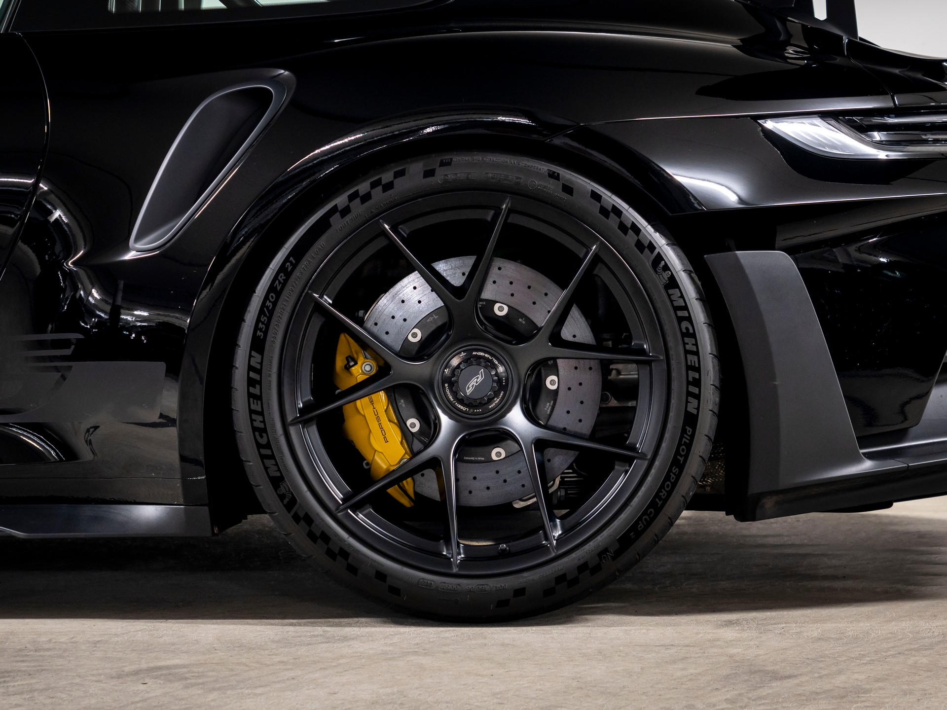 PORSCHE 911 GT3 RS-image-8