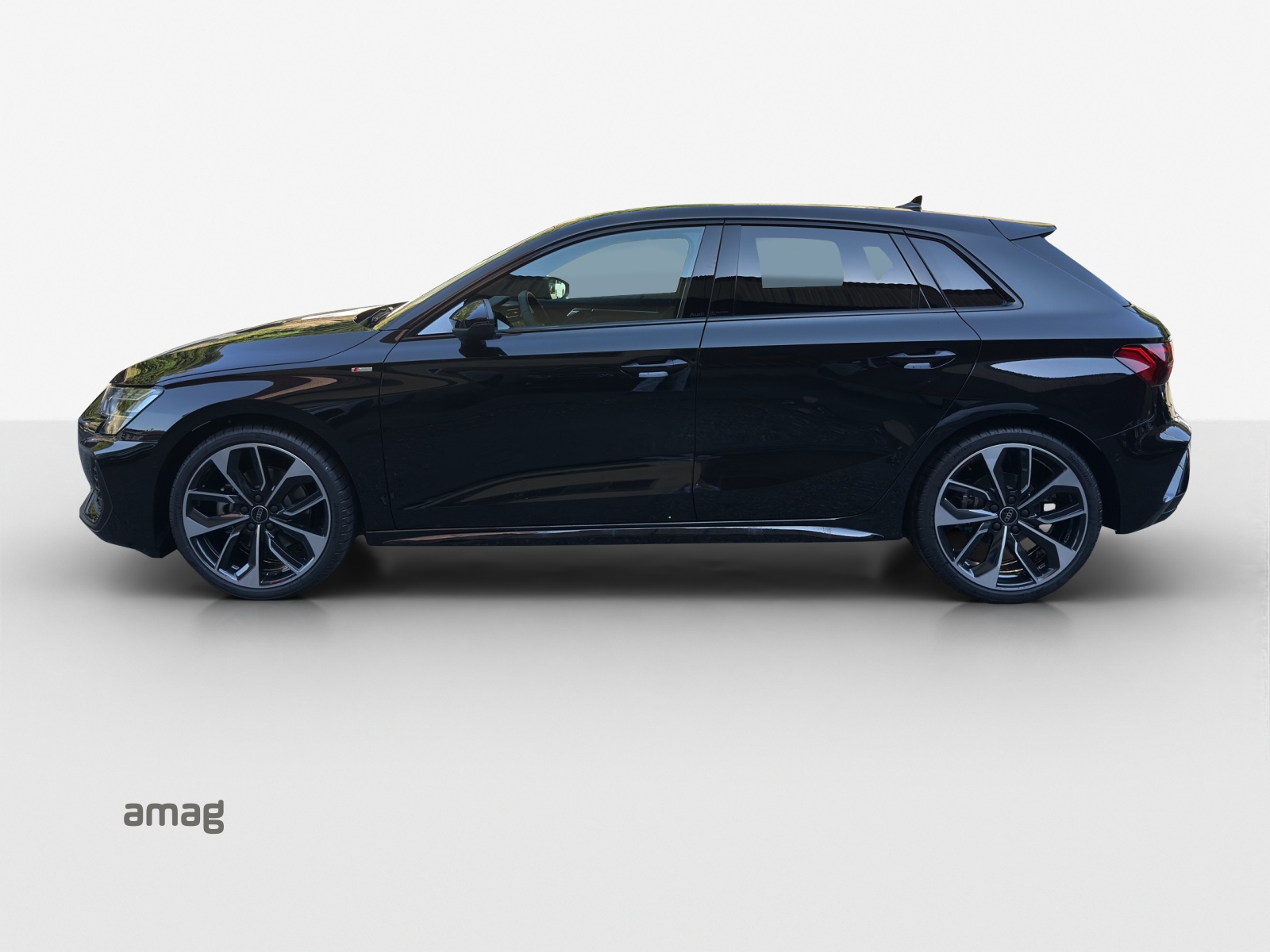 AUDI A3 Sportback TFSI 110 kW S line Attraction S tronic-image-1