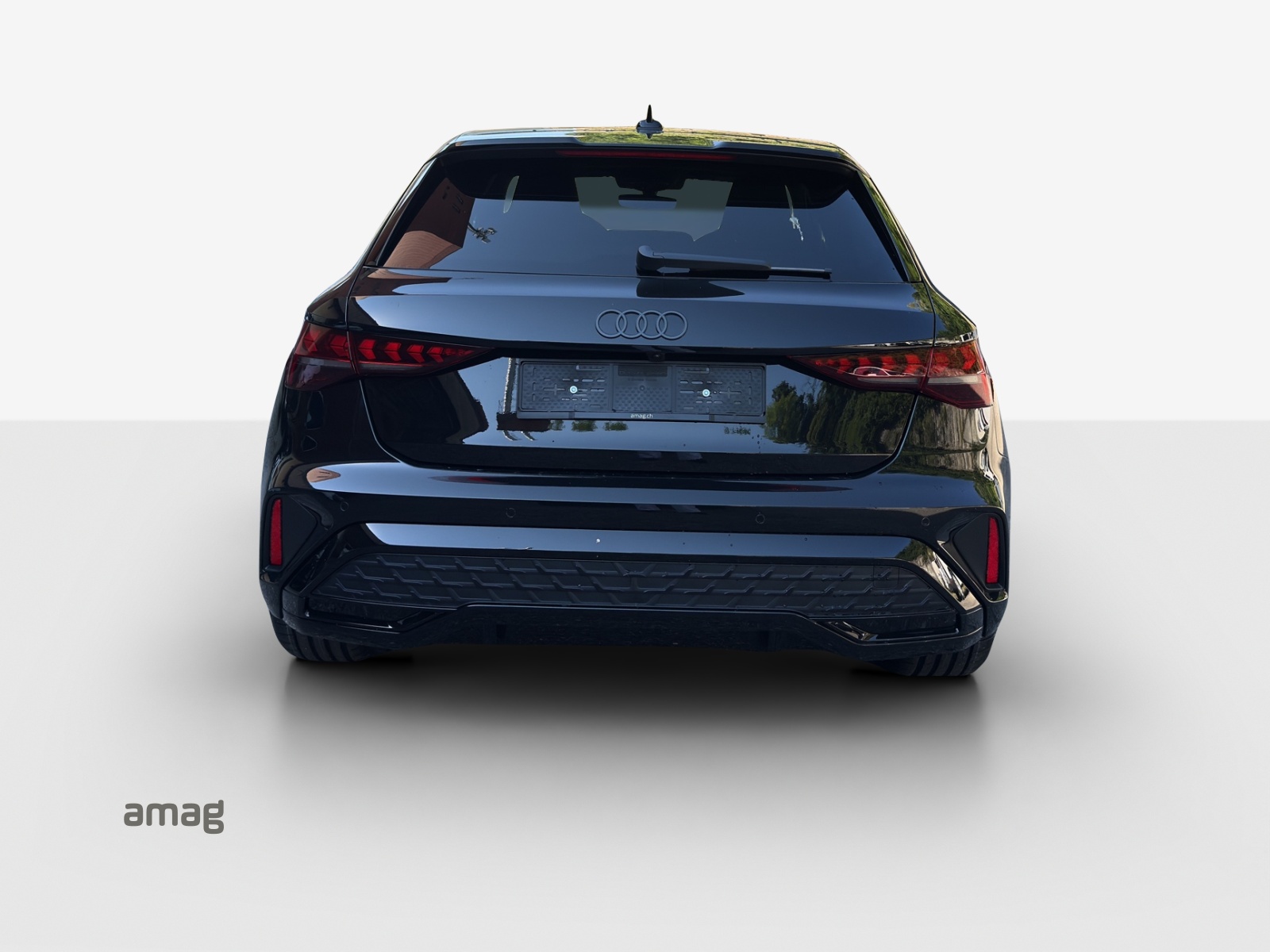 AUDI A3 Sportback TFSI 110 kW S line Attraction S tronic-image-3