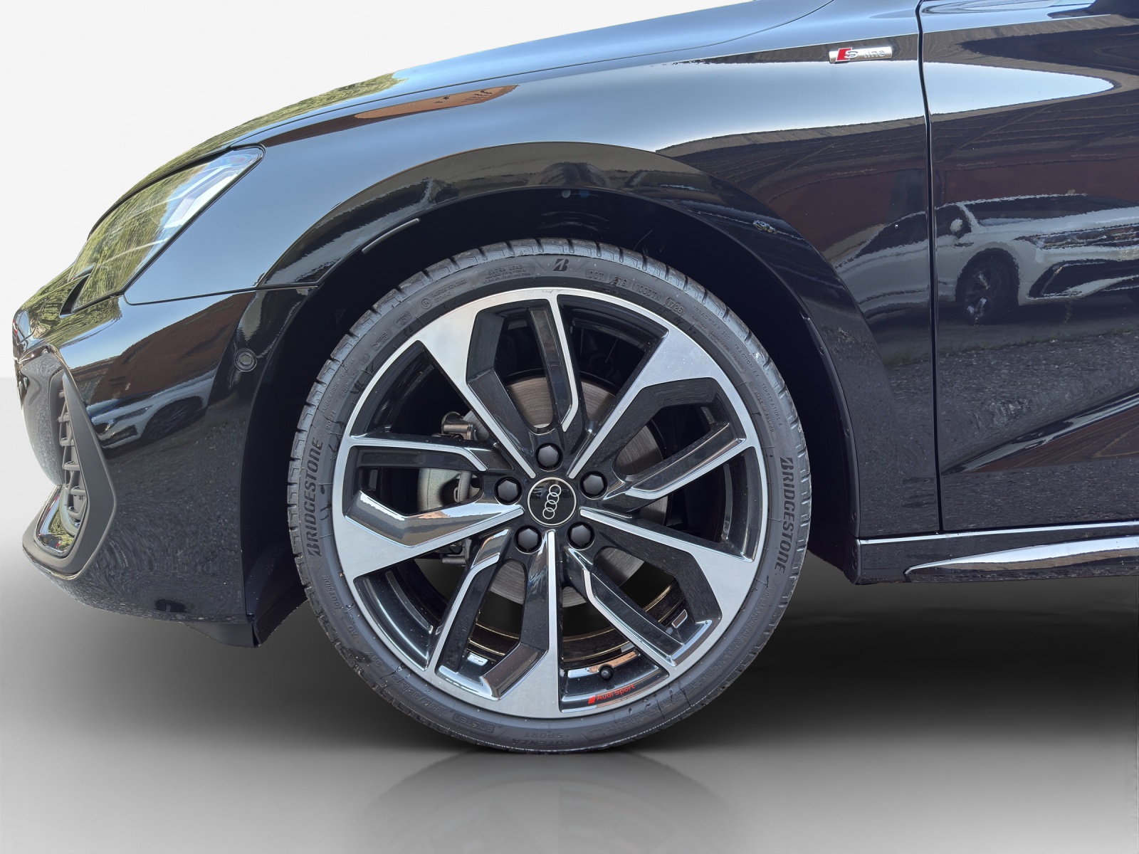 AUDI A3 Sportback TFSI 110 kW S line Attraction S tronic-image-13