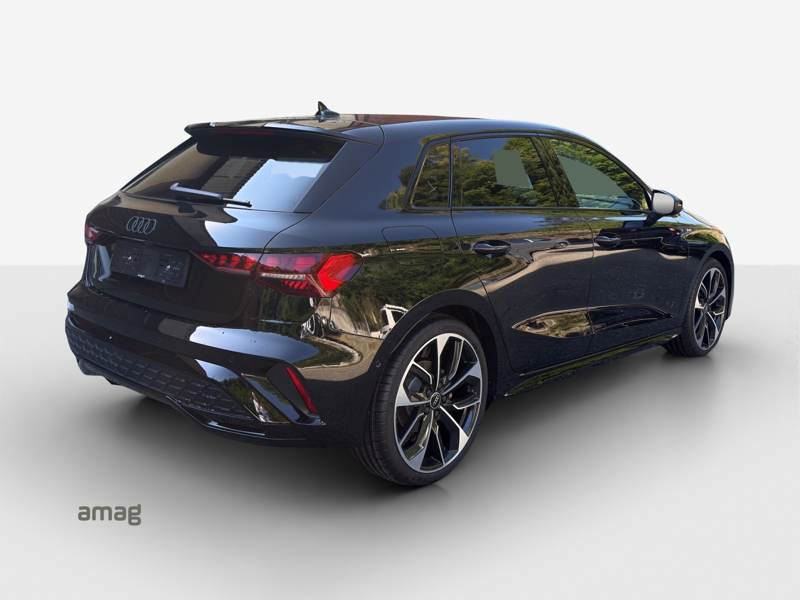 AUDI A3 Sportback TFSI 110 kW S line Attraction S tronic-image-4