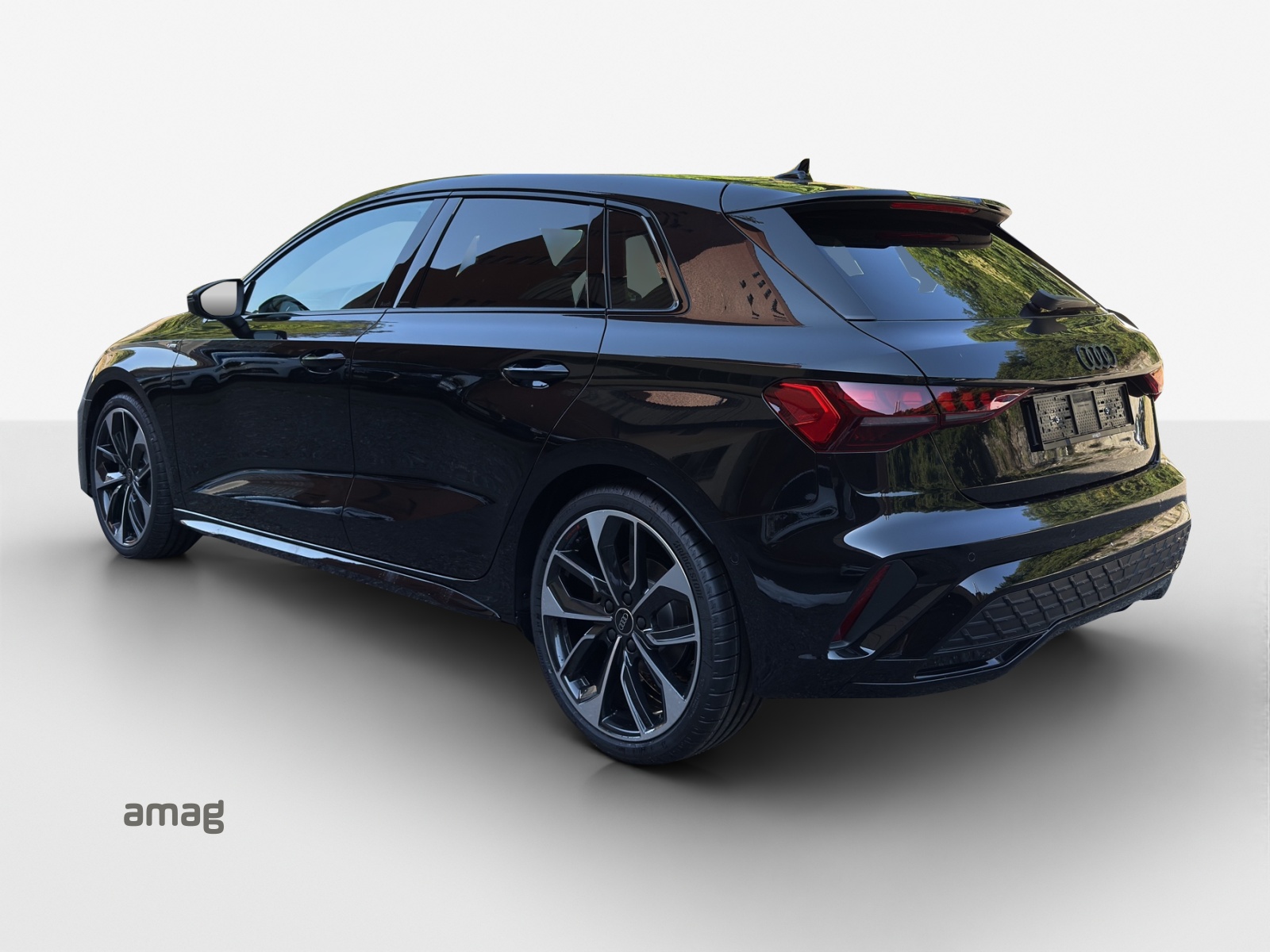 AUDI A3 Sportback TFSI 110 kW S line Attraction S tronic-image-2