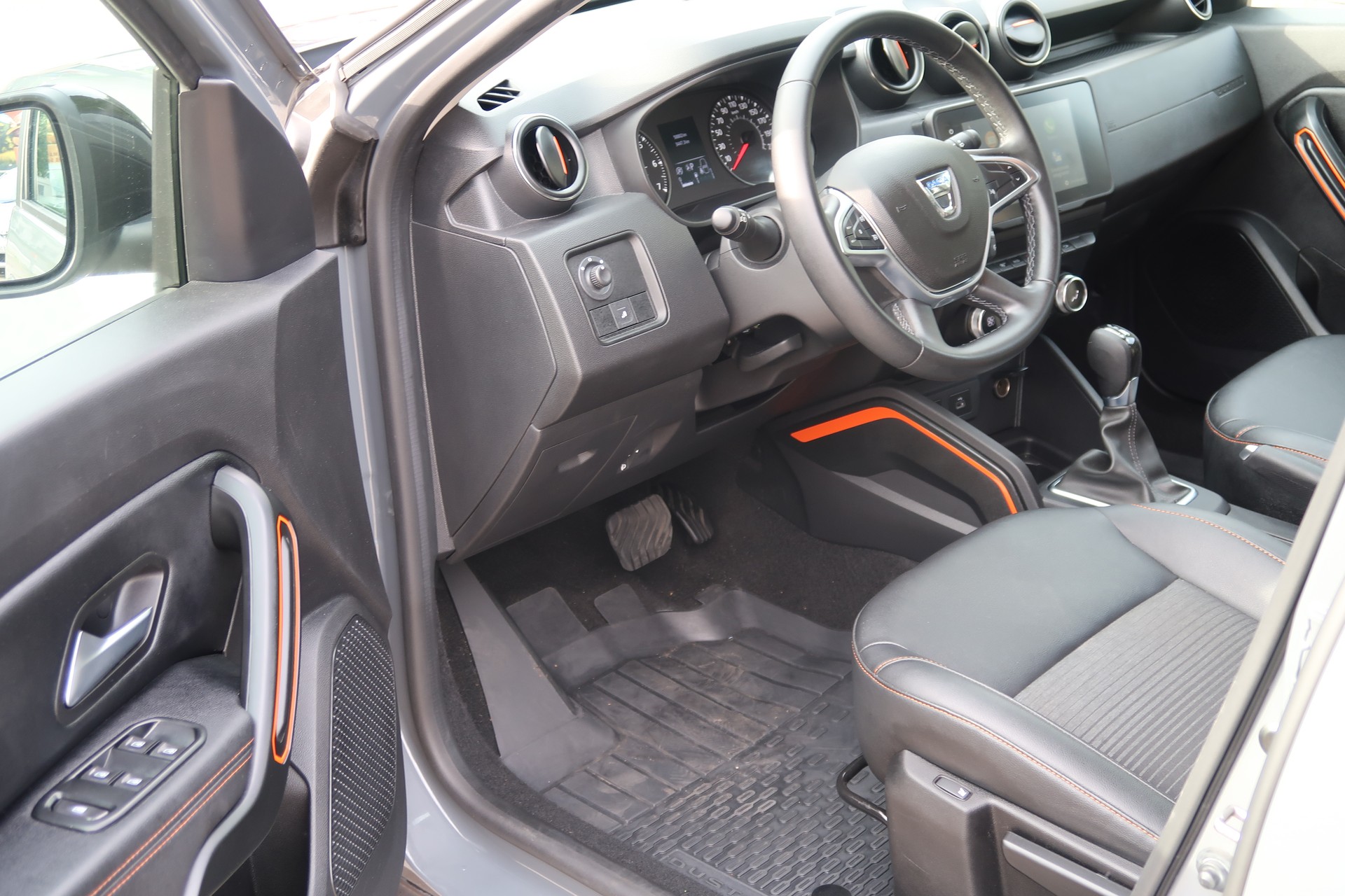 DACIA Duster TCe 150 Extreme EDC 4x2-image-8