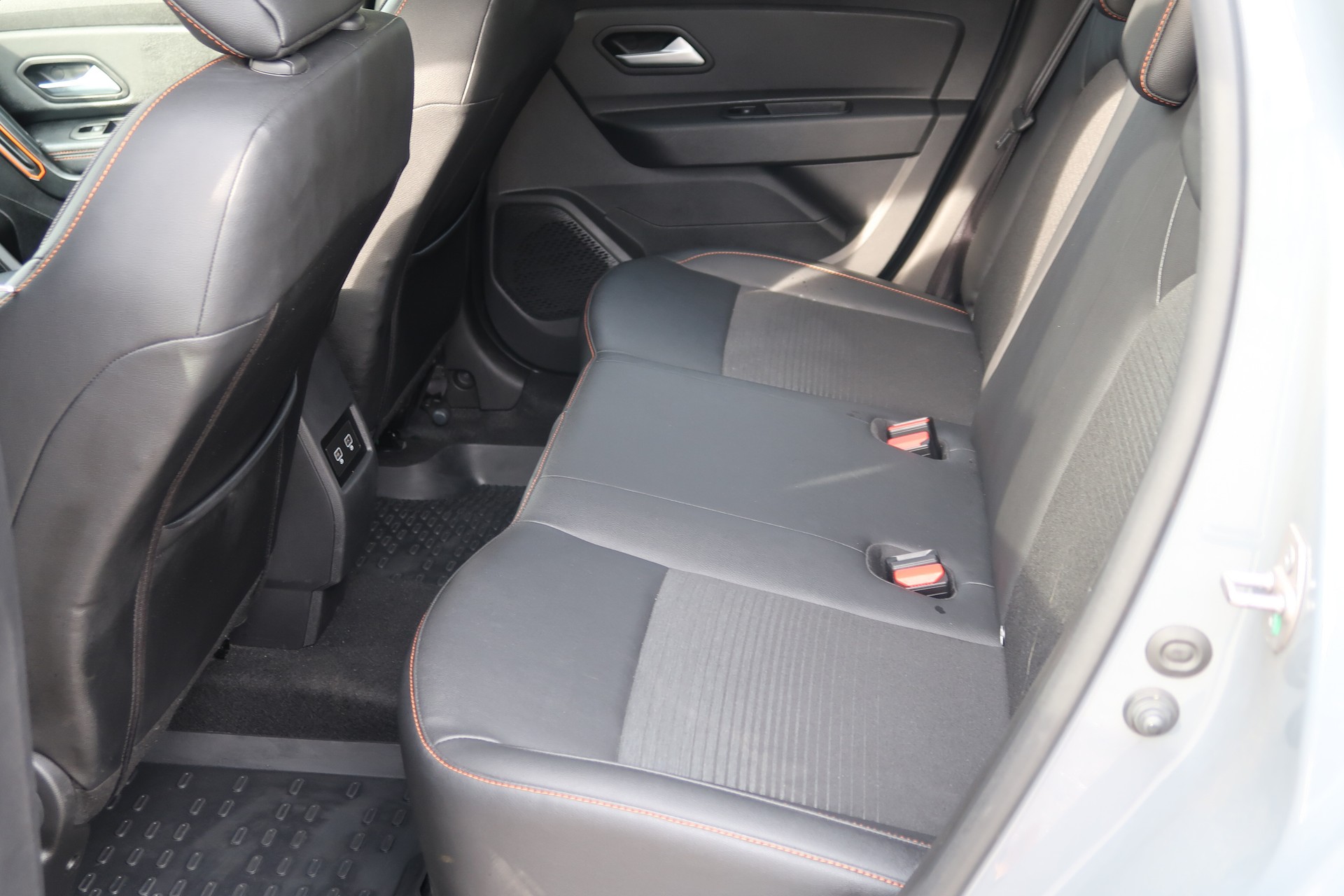 DACIA Duster TCe 150 Extreme EDC 4x2-image-9