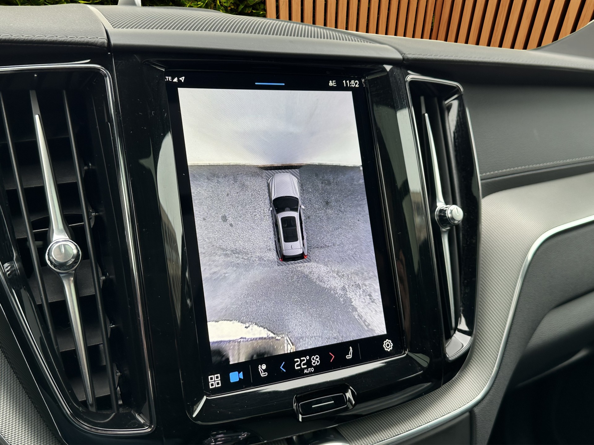 VOLVO XC60 2.0 T8 TE XCENTRIC Black Edition eAWD-image-12