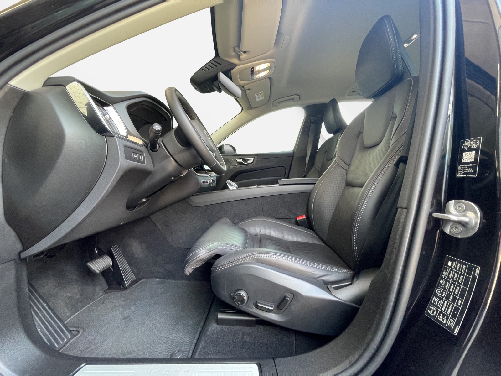 VOLVO XC60 2.0 T6 TE Plus Dark eAWD-image-9